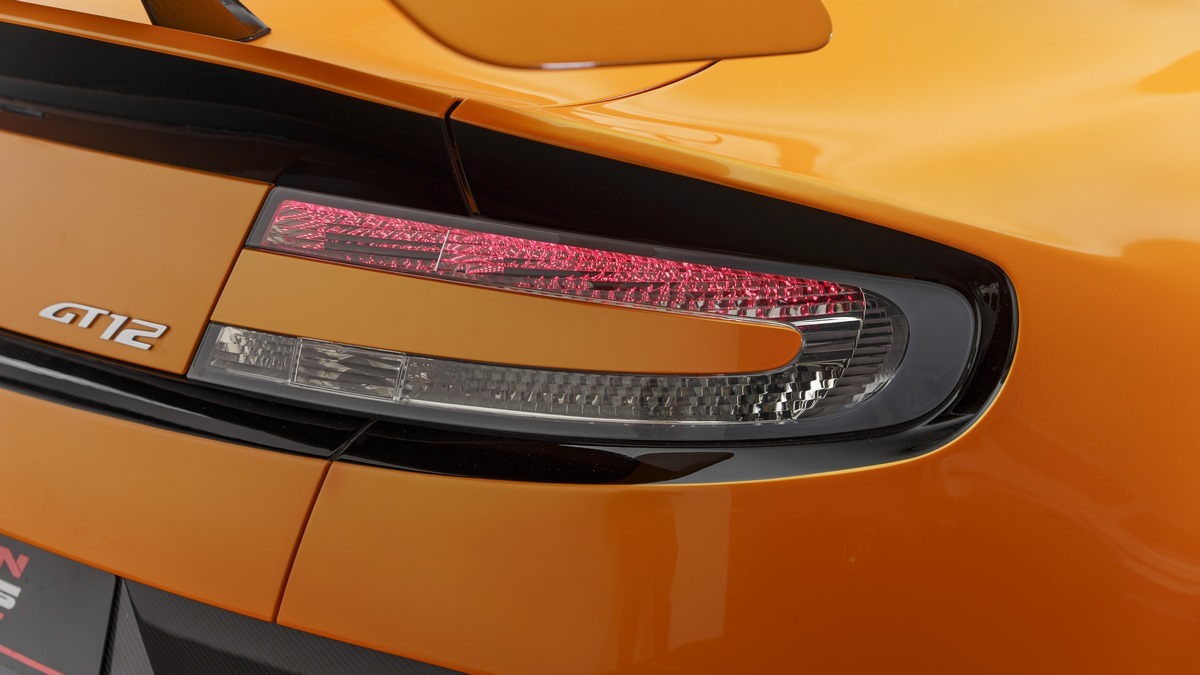 2016 Aston Martin Vantage GT12, 18/23