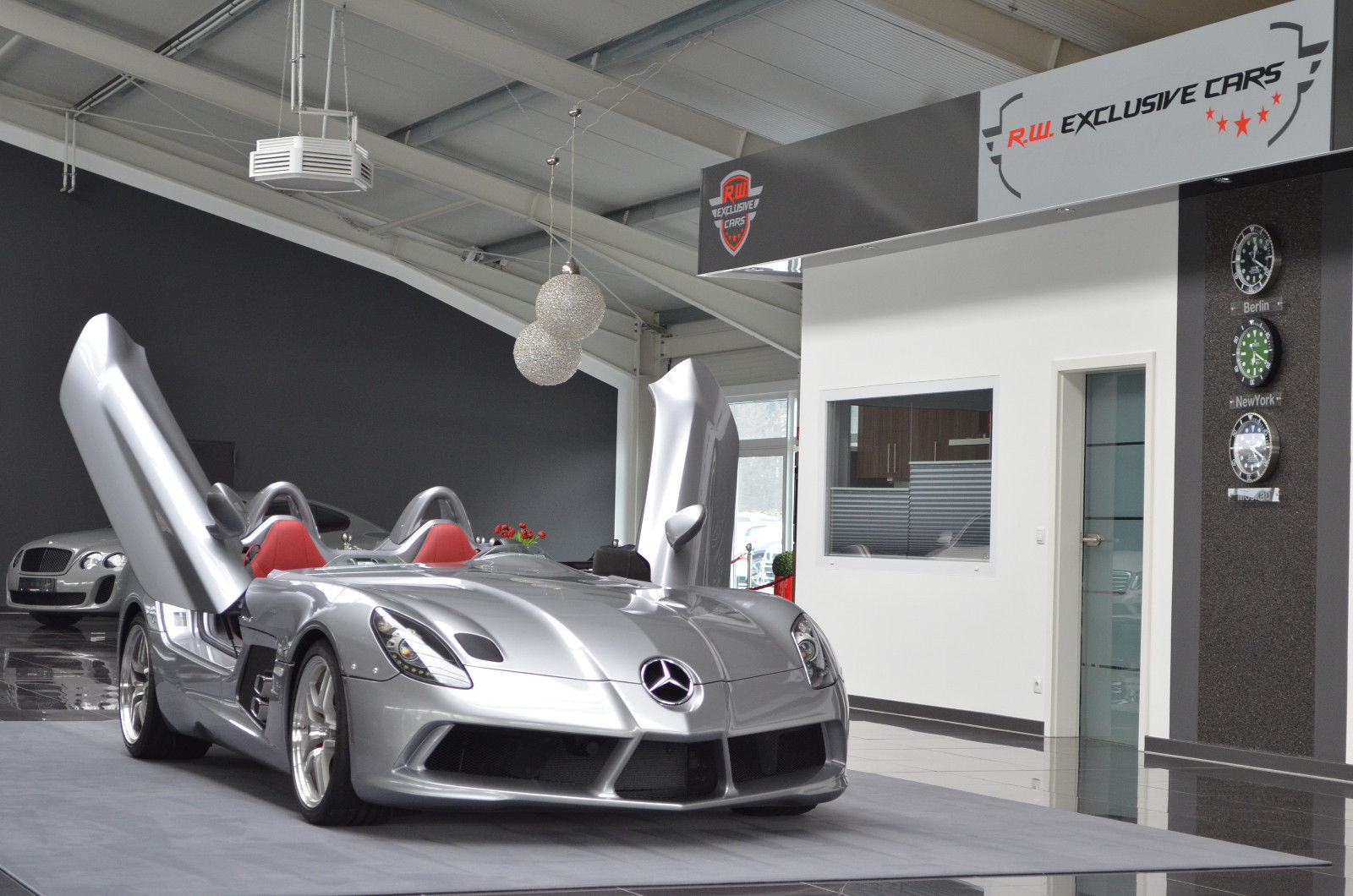 2010 Mercedes-Benz SLR McLaren Stirling Moss, 2/18