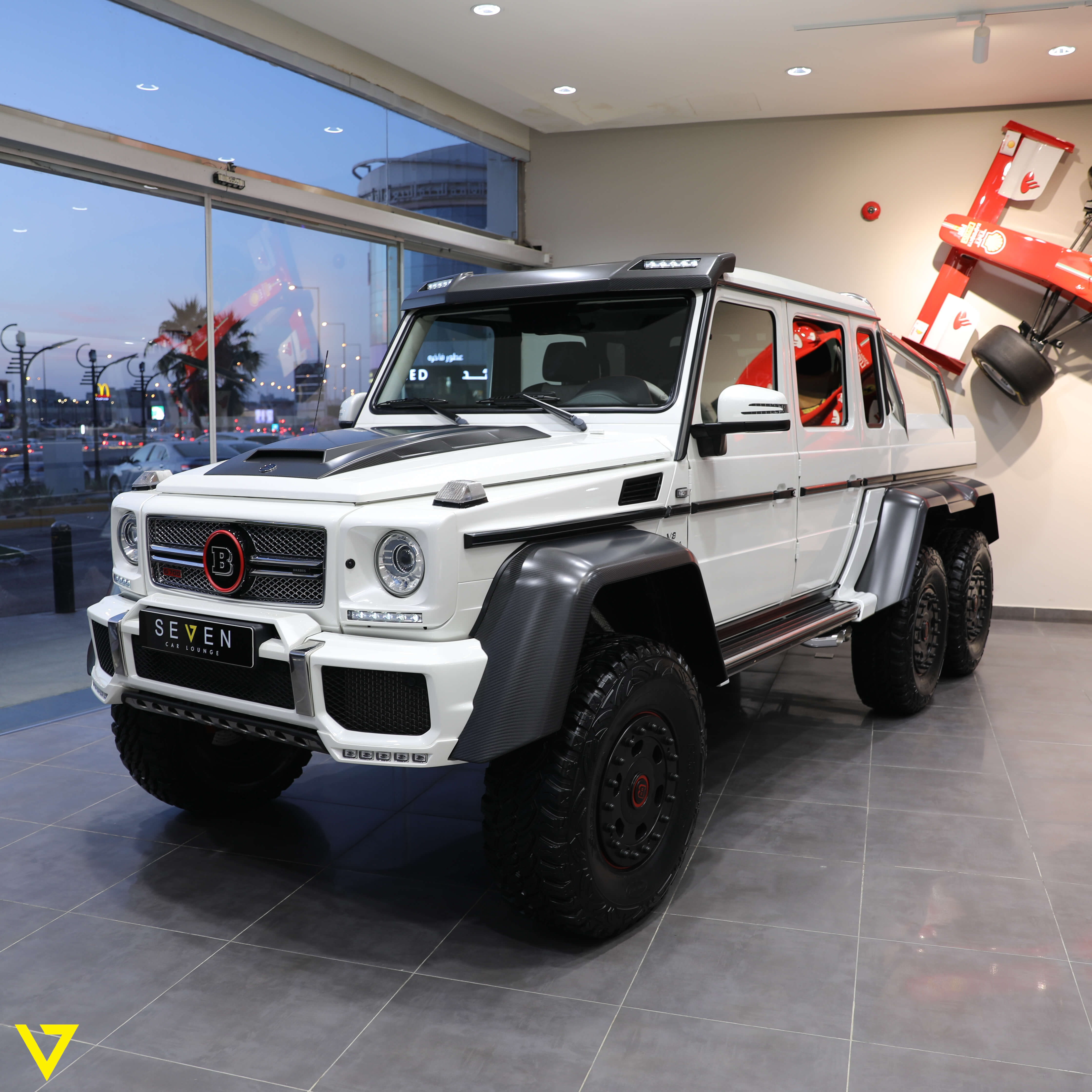BRABUS G 700 6x6, 2/14
