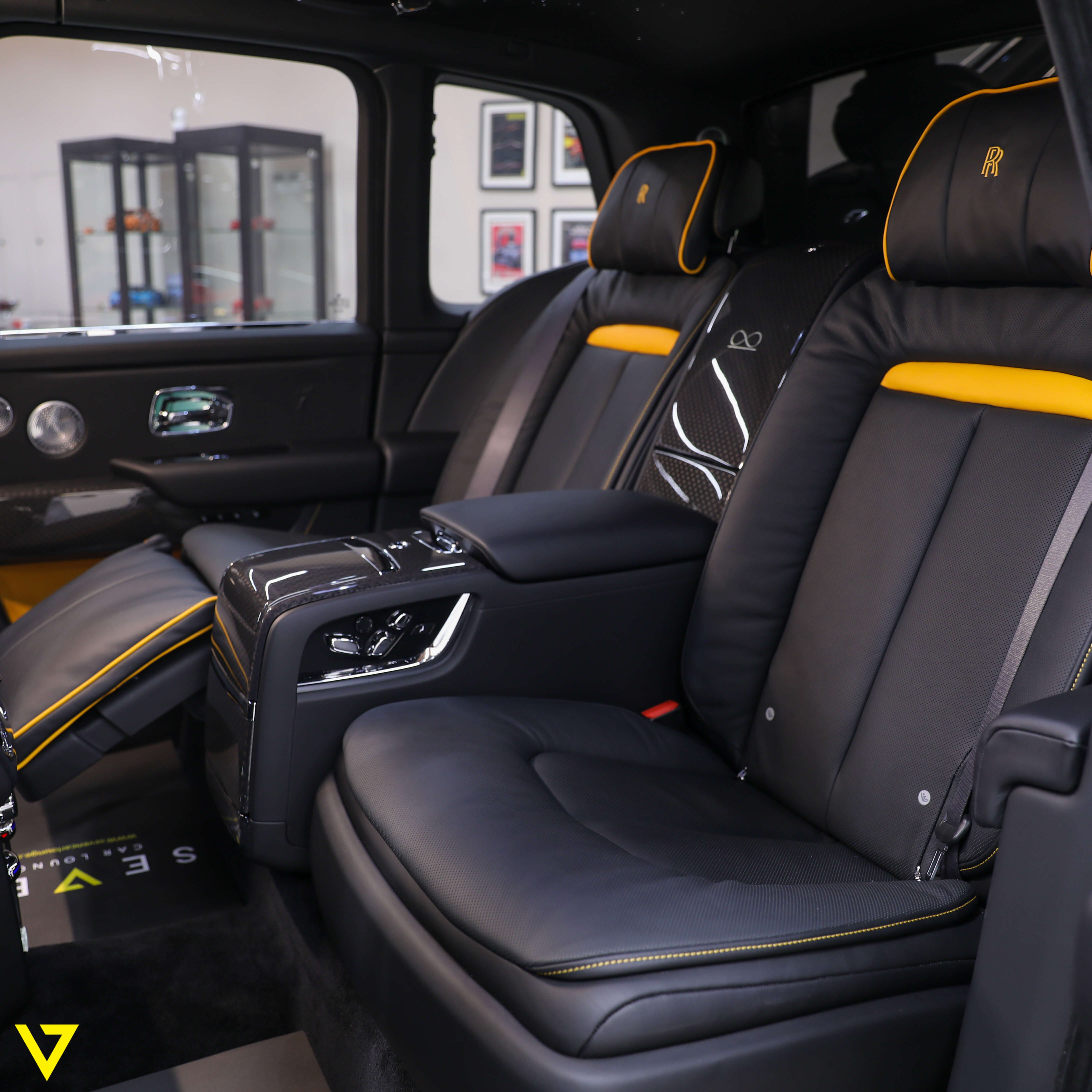 Rolls-Royce Cullinan, 12/14