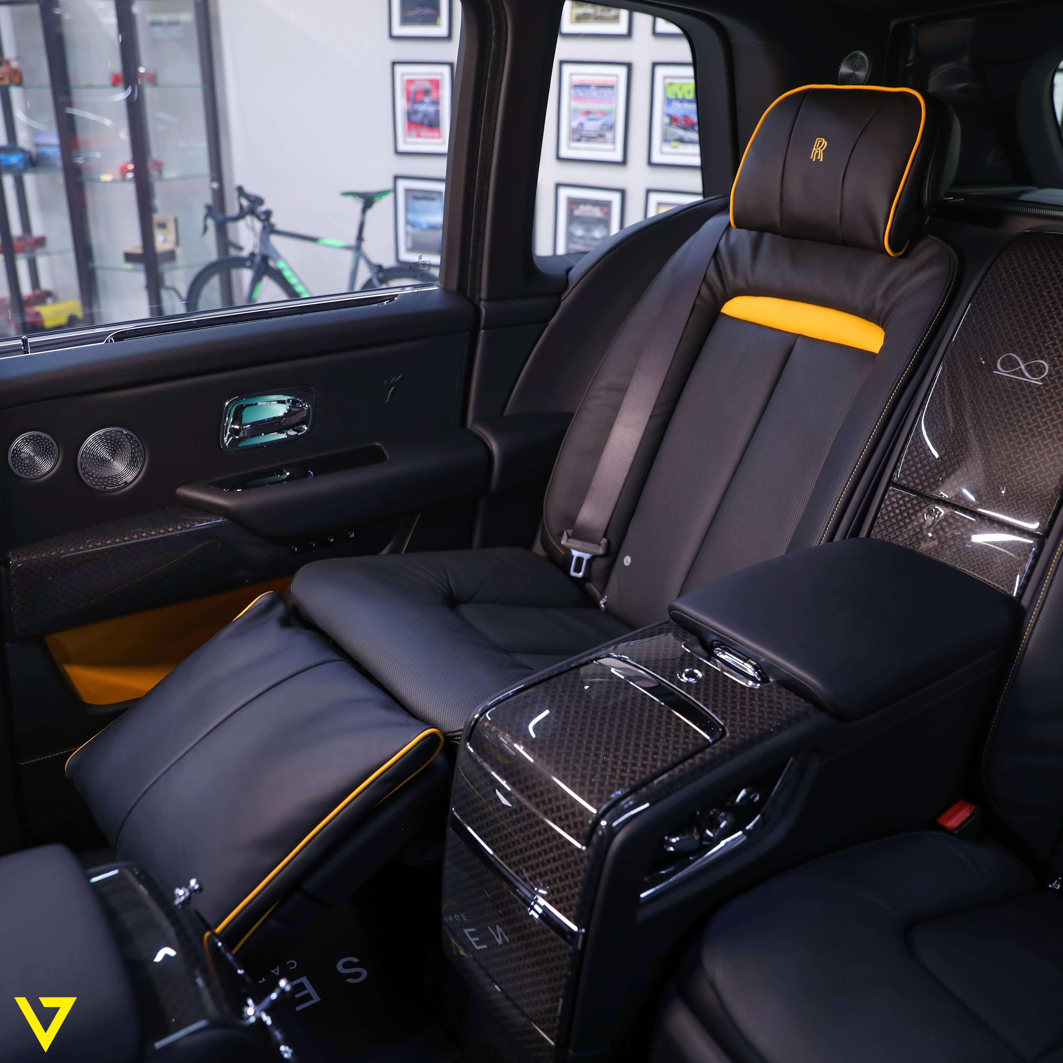 Rolls-Royce Cullinan, 13/14