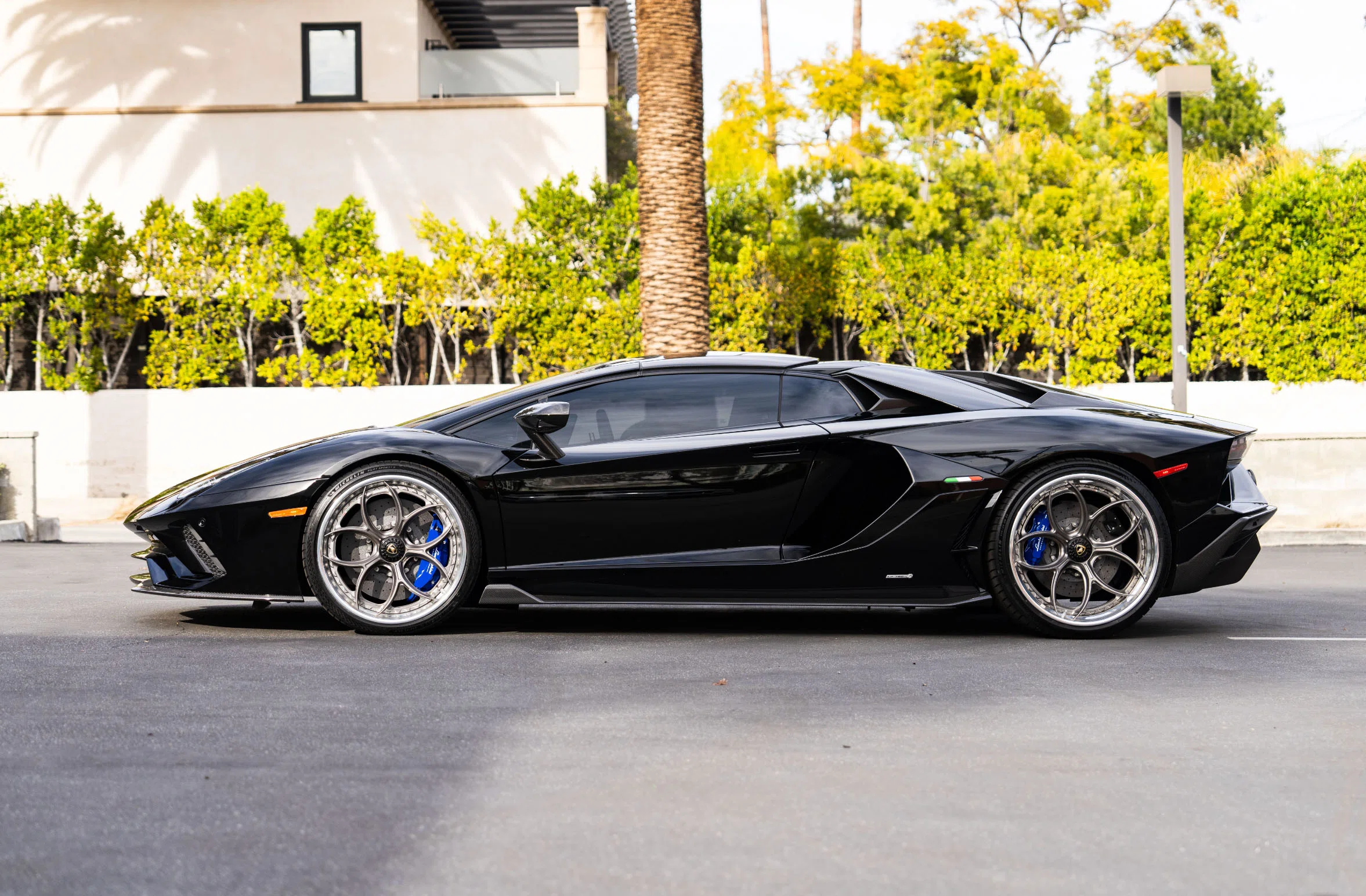 2022 Lamborghini Aventador LP 780-4 Ultimae Roadster, exterior, Nero Noctis