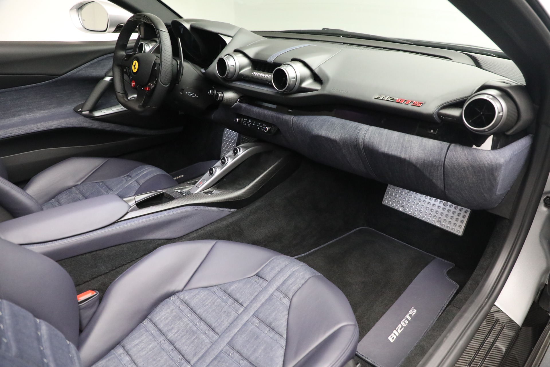 2022 Ferrari 812 GTS, 16/20