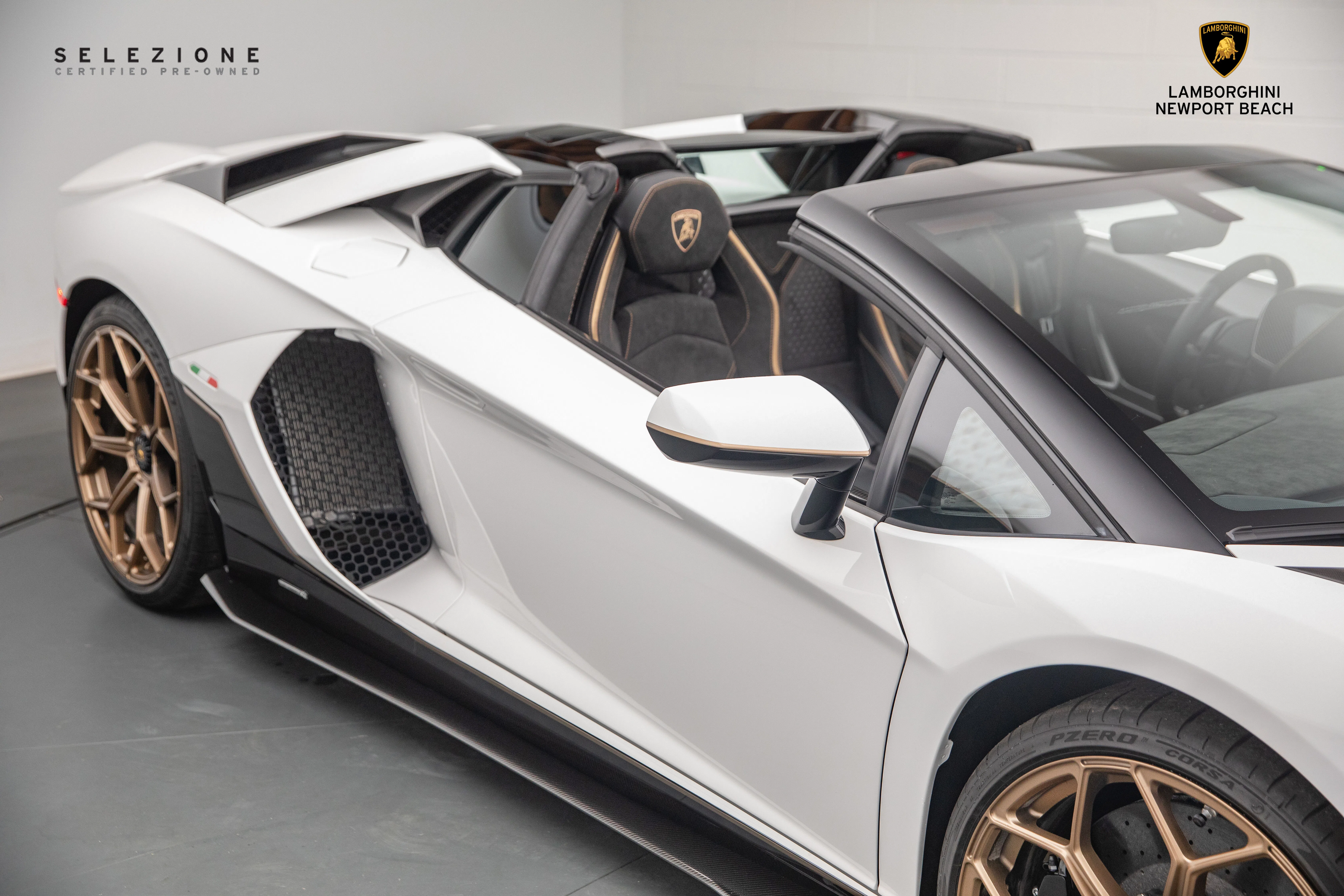 2022 Lamborghini Aventador LP 780-4 Ultimae Roadster for sale, exterior, Bianco Monocerus Metallic