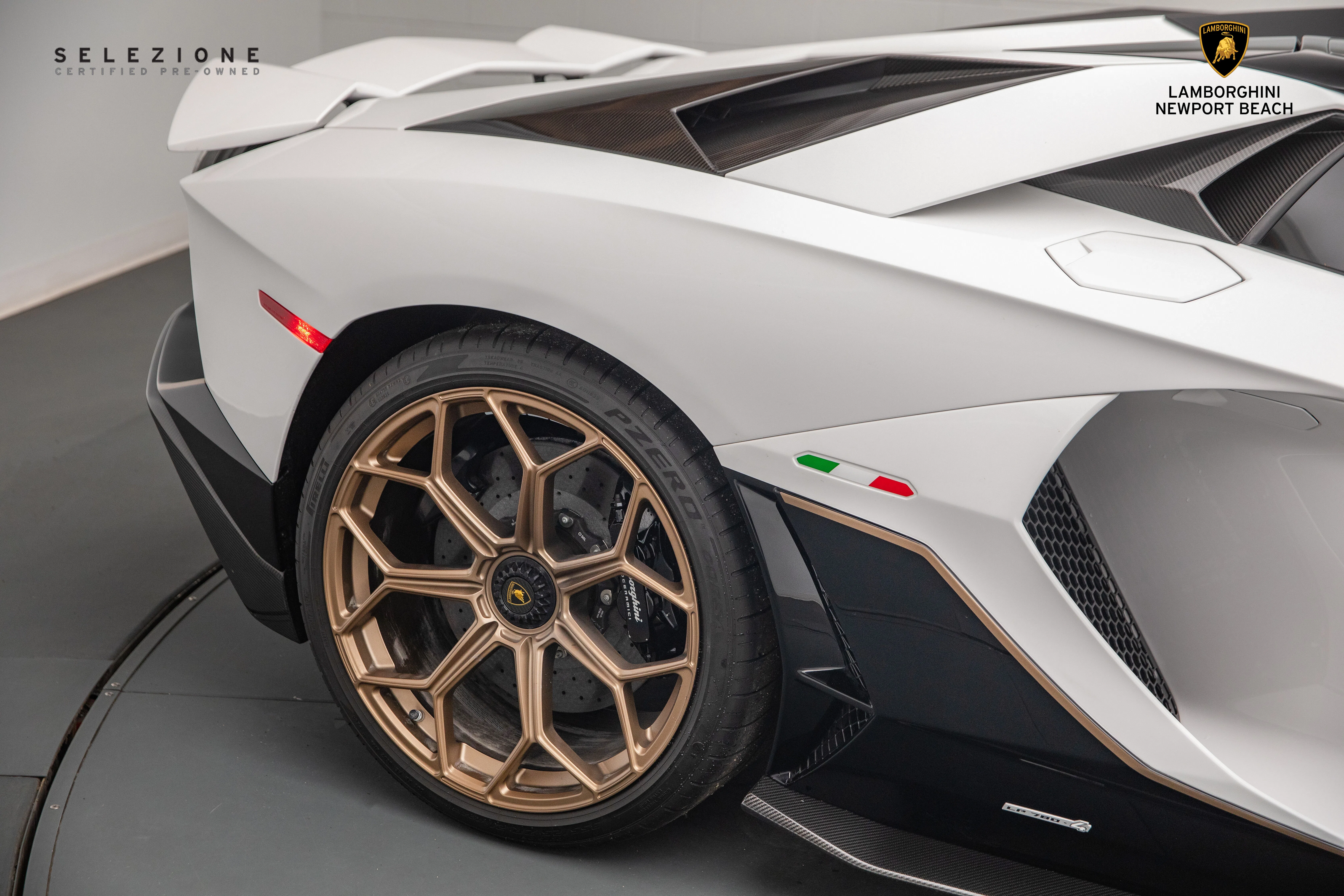 2022 Lamborghini Aventador LP 780-4 Ultimae Roadster for sale, exterior, Bianco Monocerus Metallic