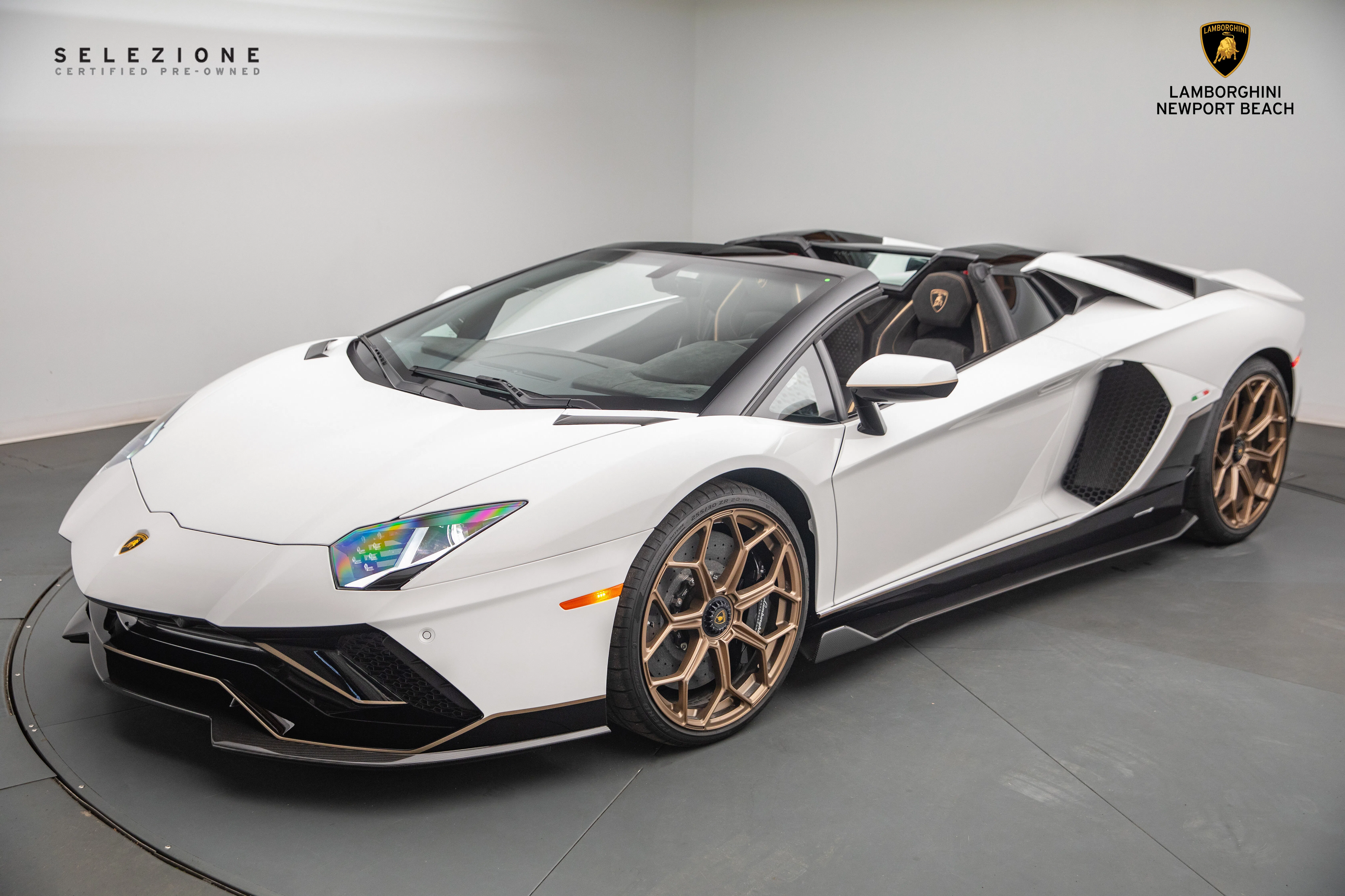 2022 Lamborghini Aventador LP 780-4 Ultimae Roadster for sale, exterior, Bianco Monocerus Metallic