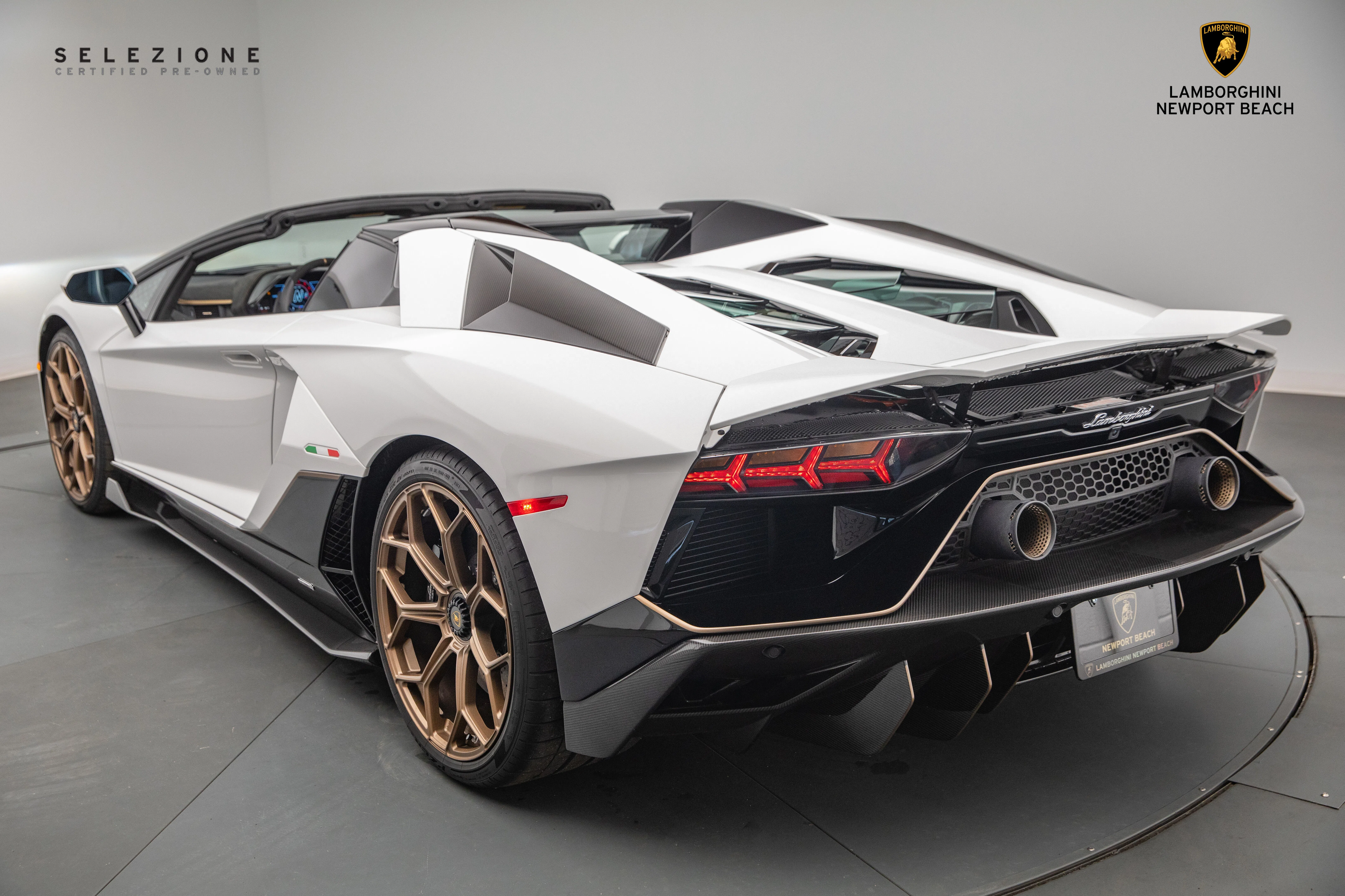 2022 Lamborghini Aventador LP 780-4 Ultimae Roadster, rear three-quarter view, Bianco Monocerus Metallic