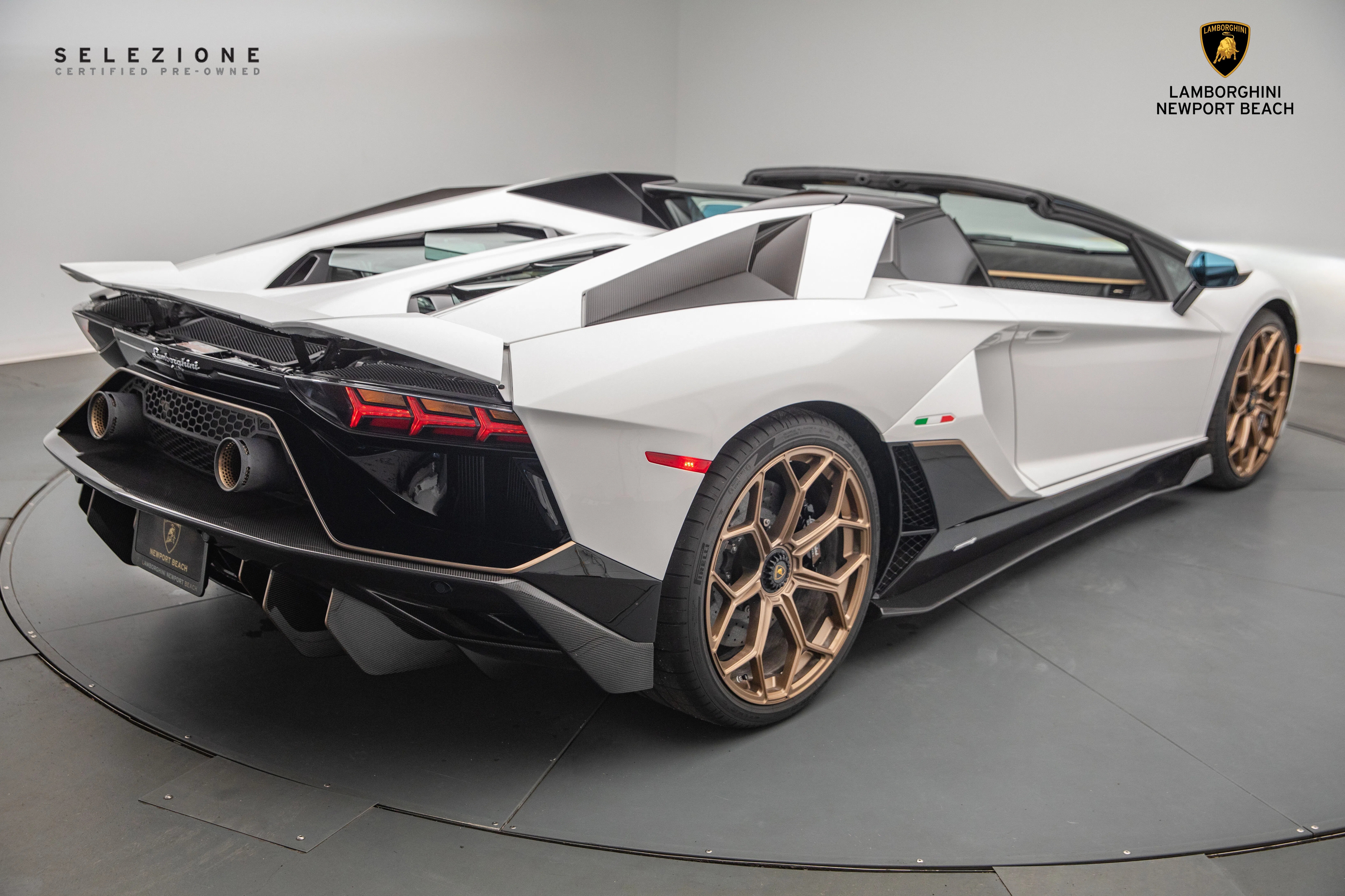 2022 Lamborghini Aventador LP 780-4 Ultimae Roadster, rear three-quarter view, Bianco Monocerus Metallic