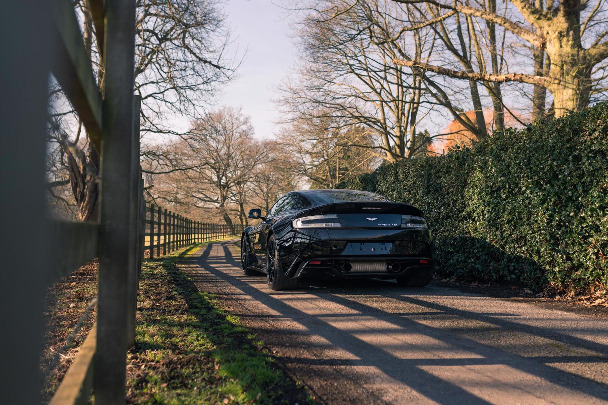 2017 Aston Martin Vantage V8, 2/18