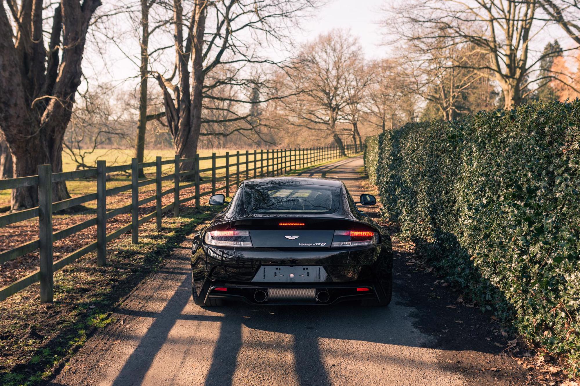 2017 Aston Martin Vantage V8, 3/18