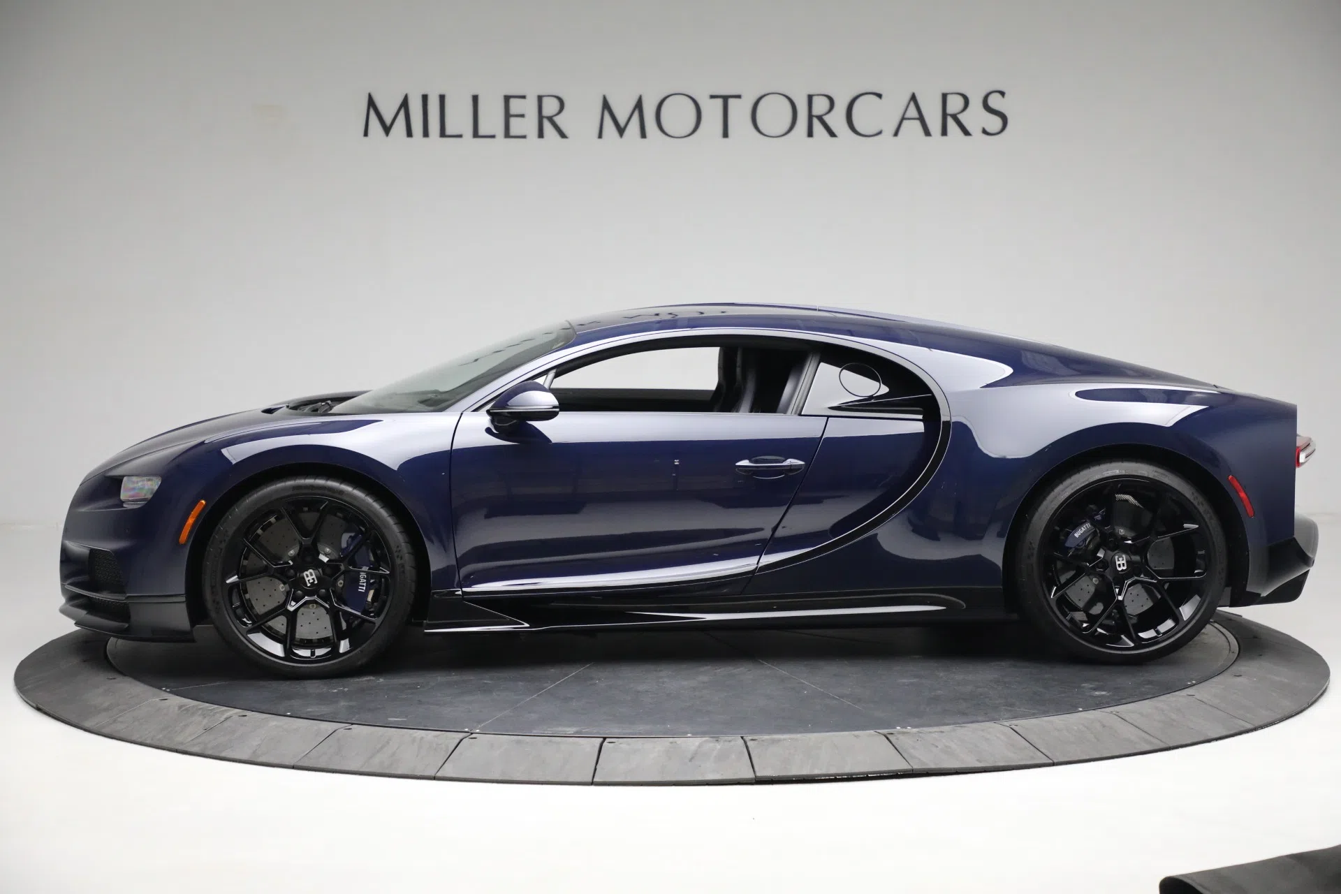 2018 Bugatti Chiron for sale, exterior, Blue Carbon