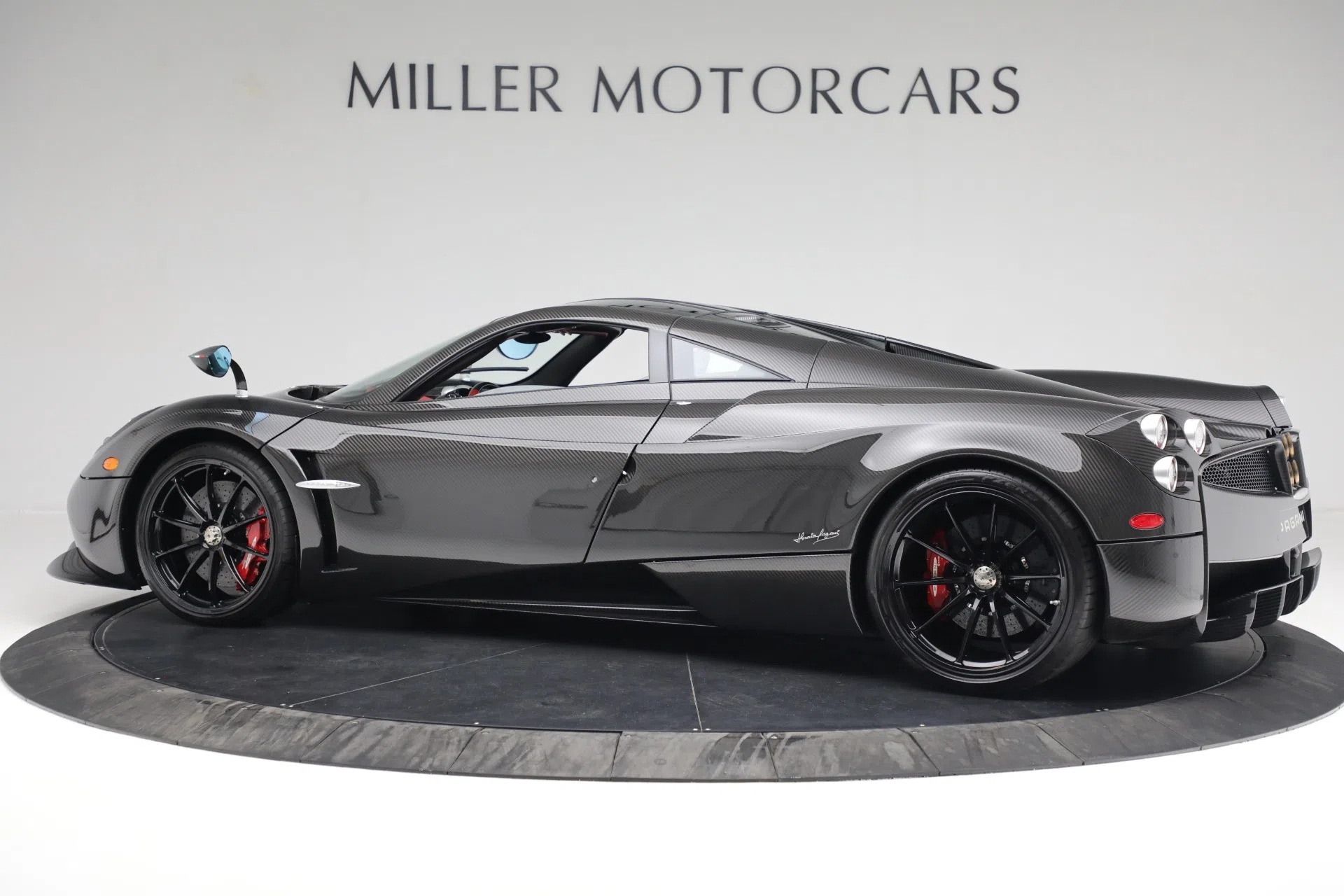 2016 Pagani Huayra Tempesta, side profile, ROJO