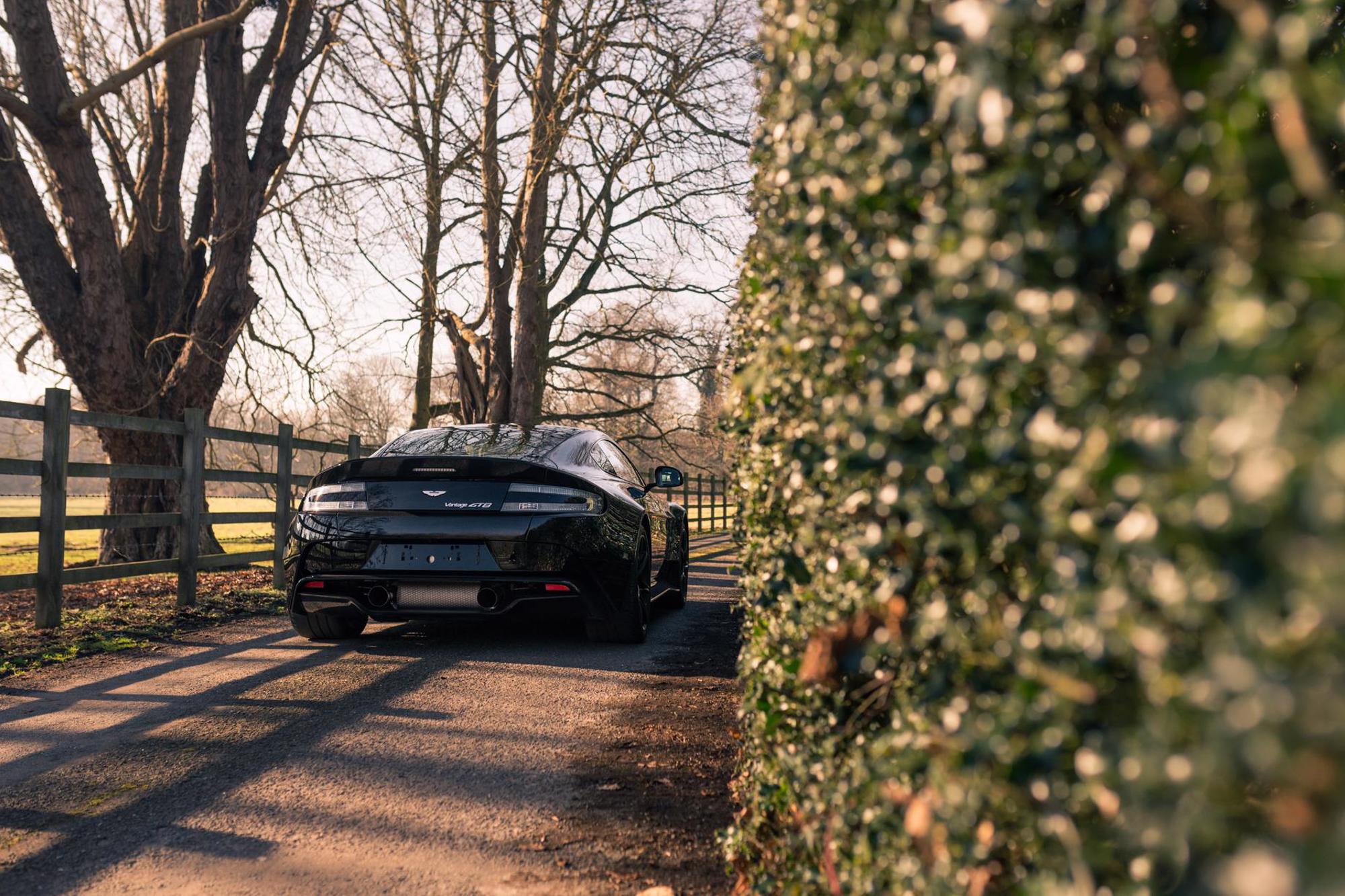 2017 Aston Martin Vantage V8, 10/18