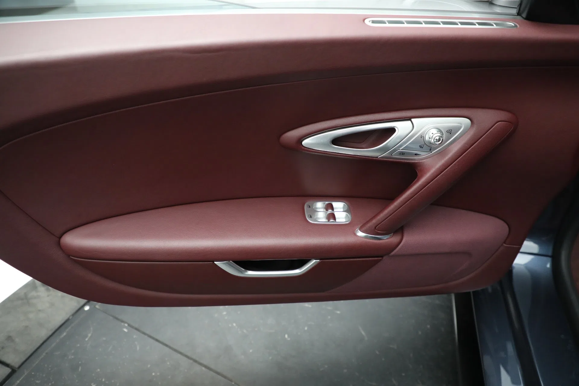 2006 Bugatti Veyron interior, door panel, BURGUNDY