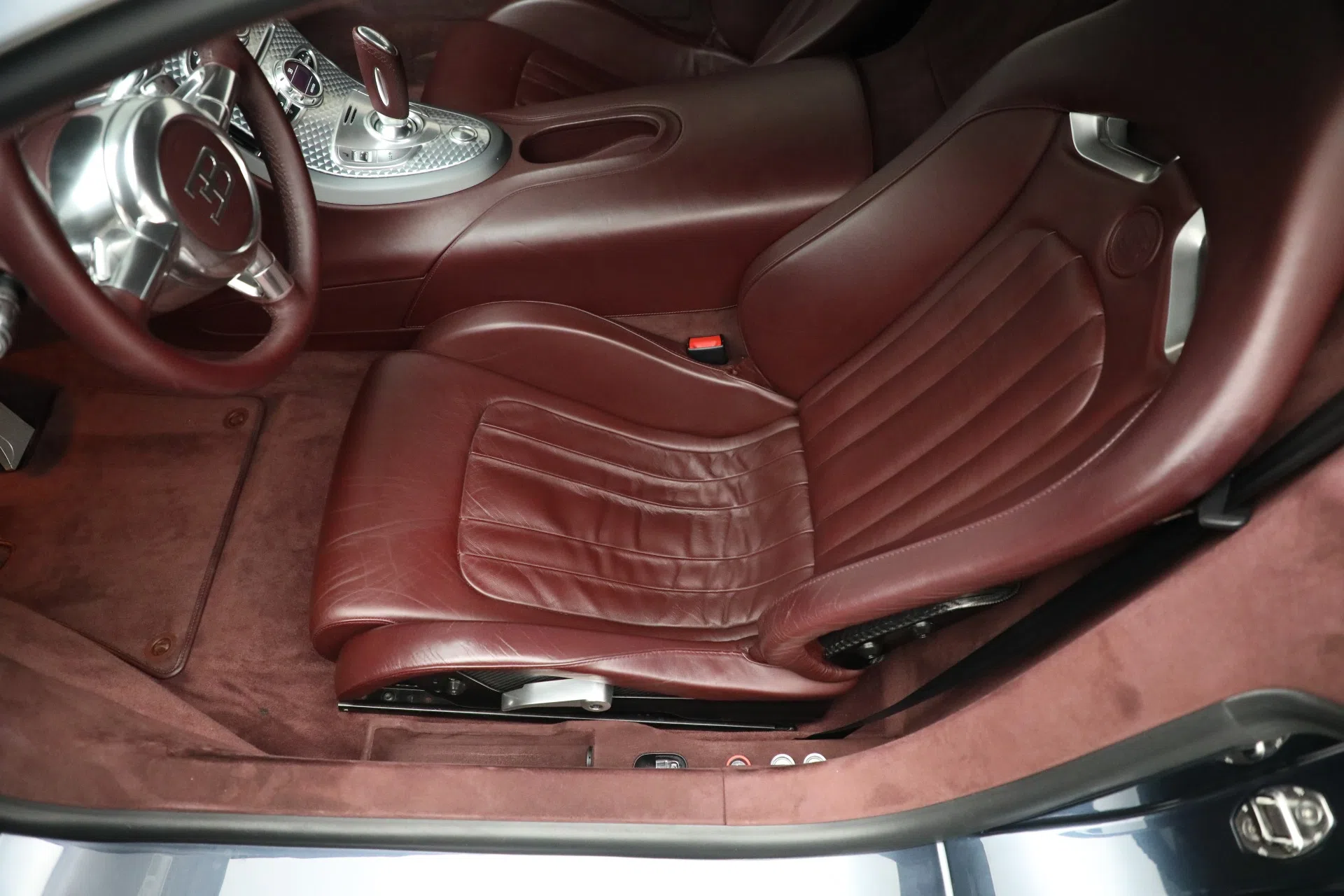 2006 Bugatti Veyron interior, seats, BURGUNDY