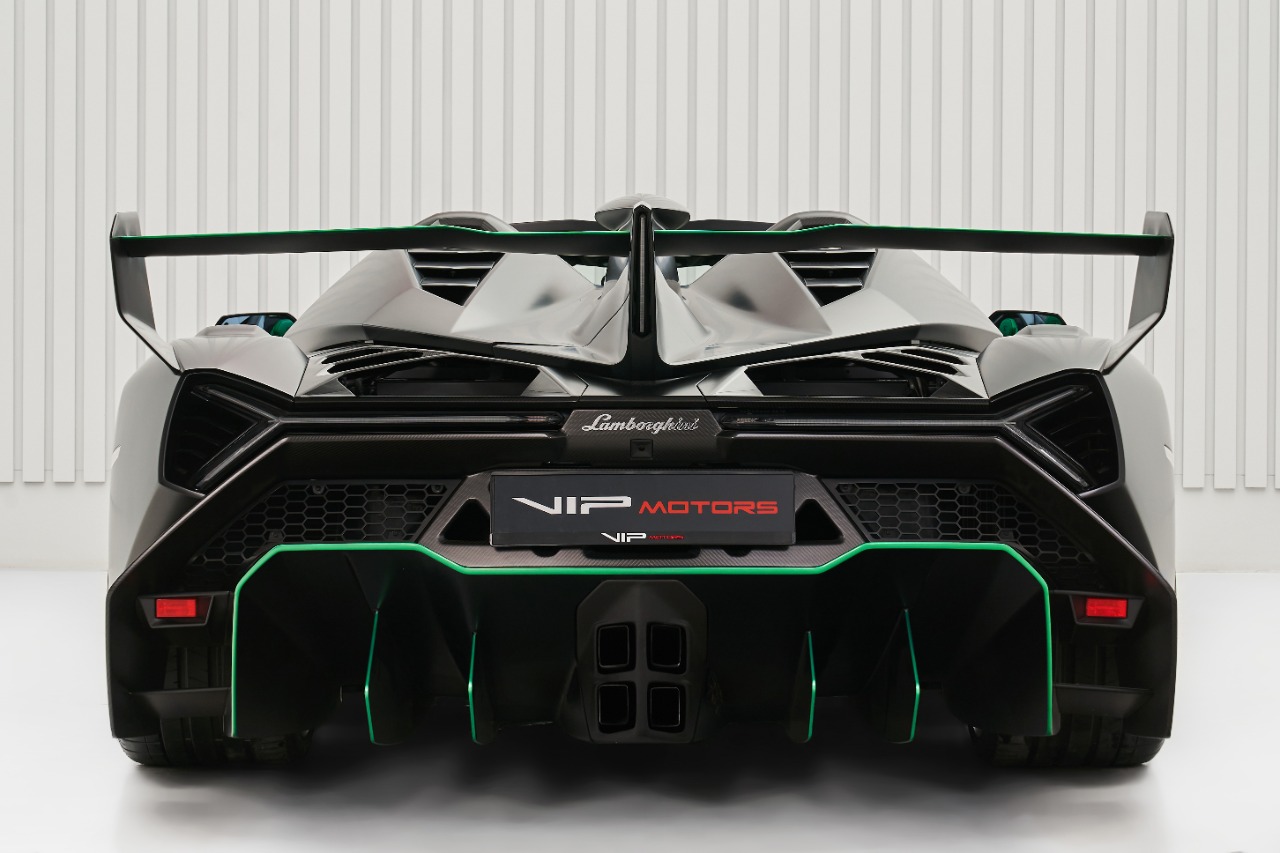 2015 Lamborghini VENENO ROADSTER, 3/20