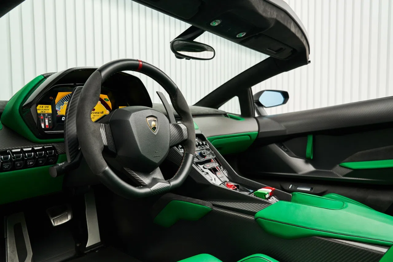 2015 Lamborghini VENENO ROADSTER interior, dashboard