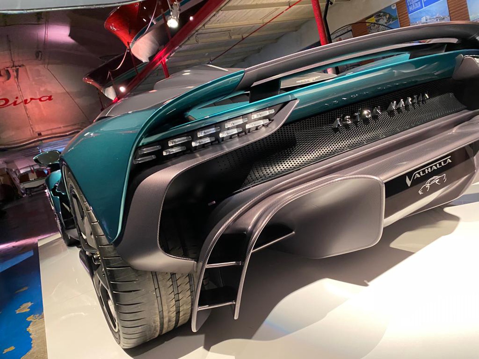 Aston Martin Valhalla, 2/8