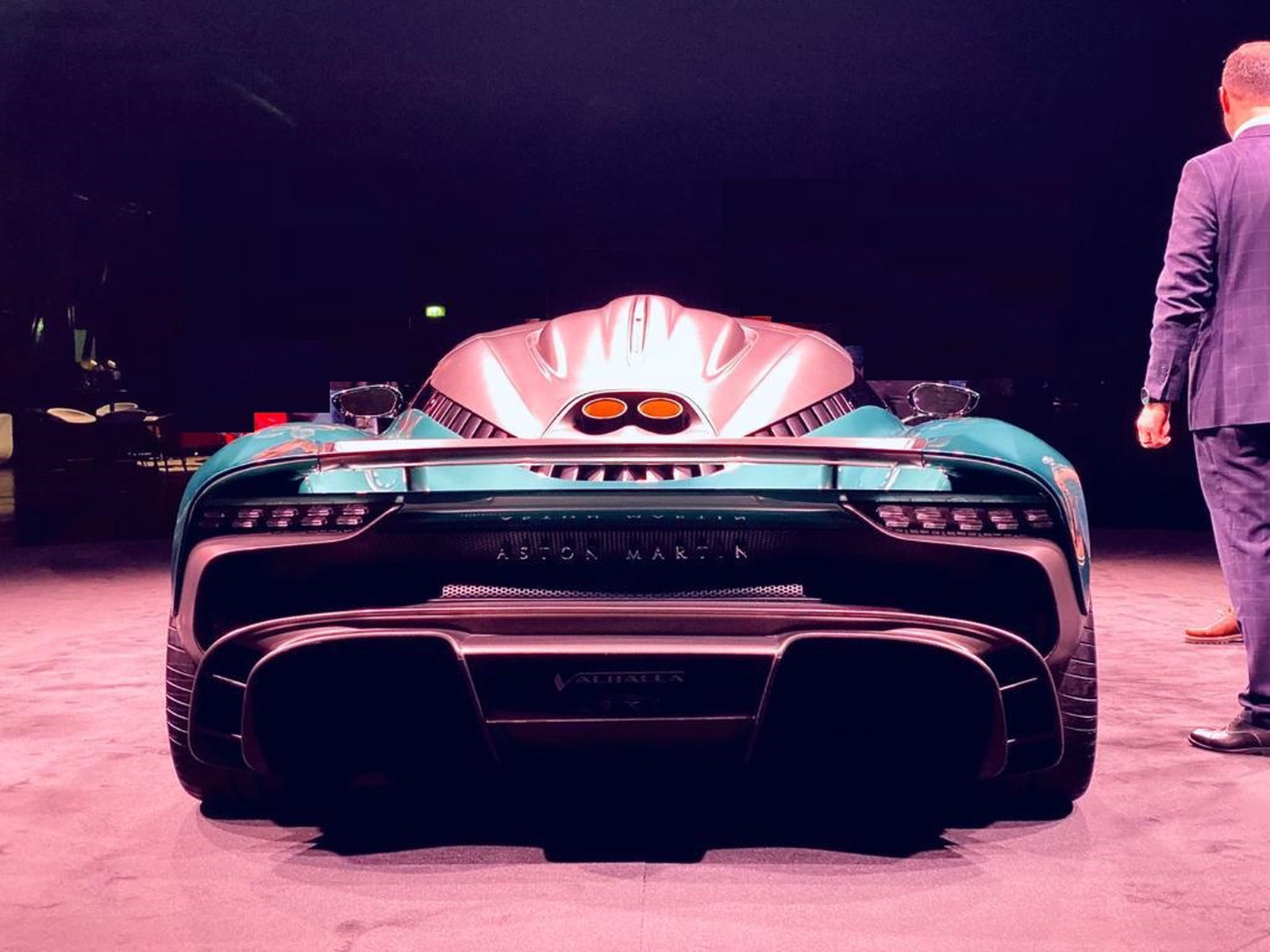 Aston Martin Valhalla, 6/8