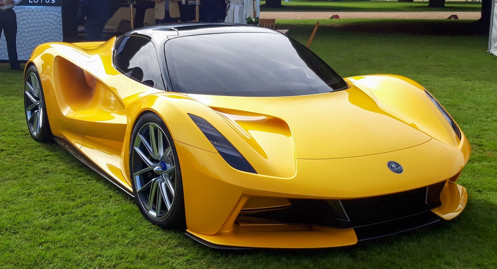 Lotus  Evija, 2/4