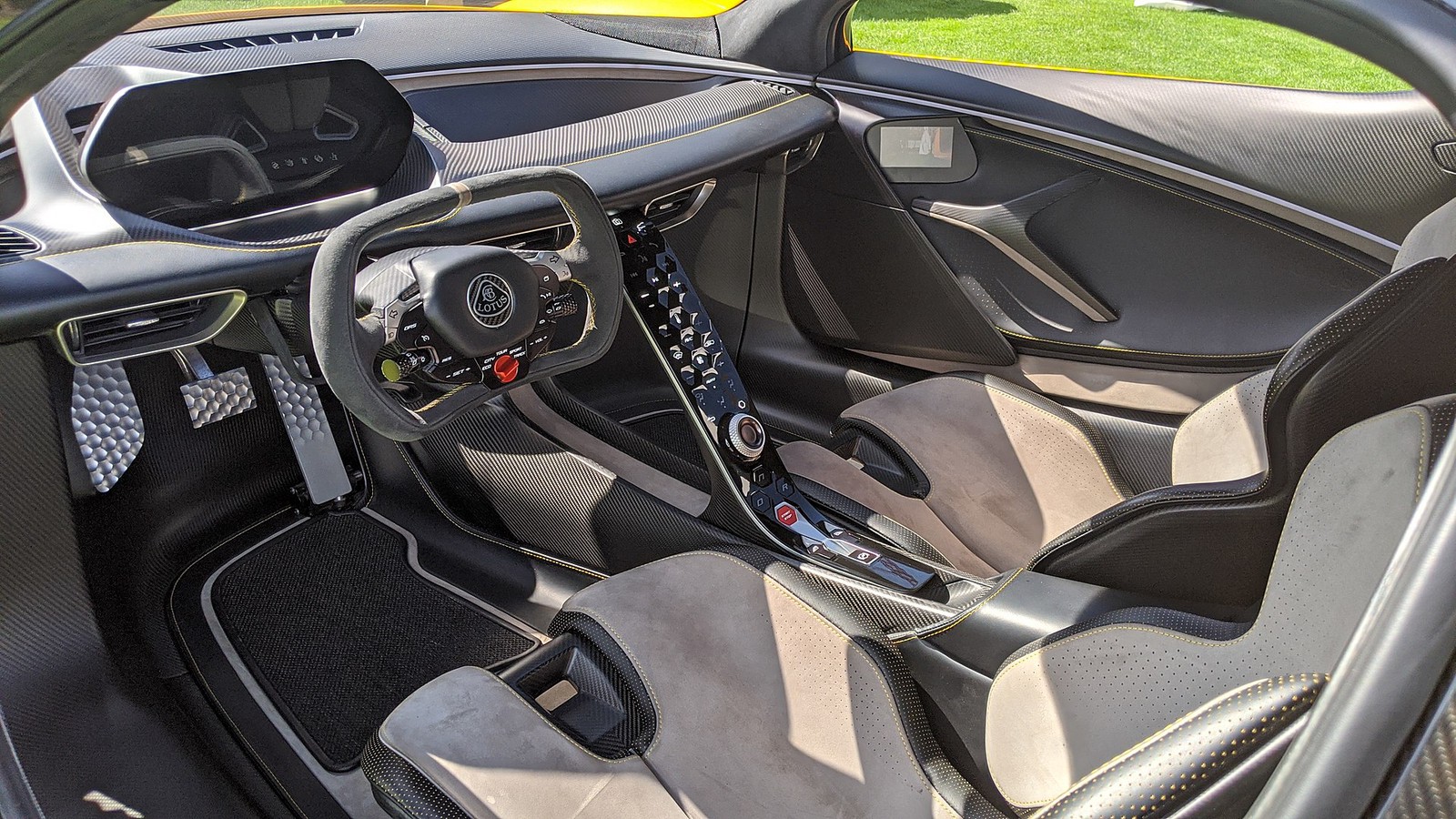 Lotus  Evija, 4/4