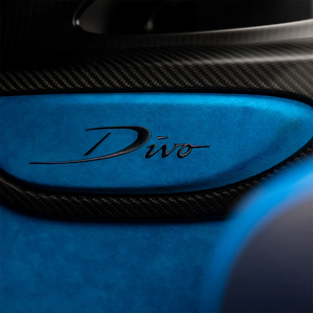 2022 Bugatti Divo interior, door sill