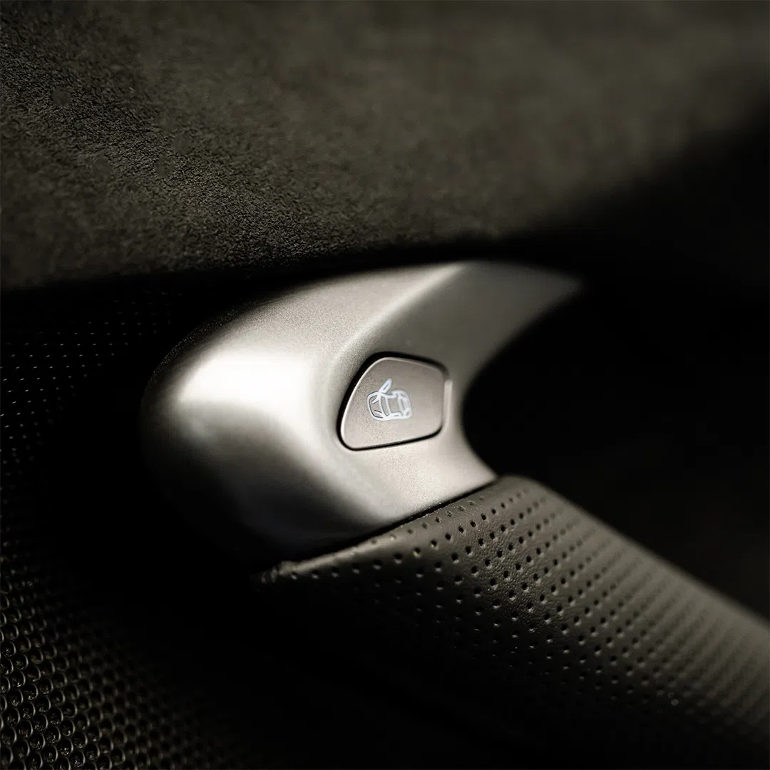 2023 FERRARI 296 GTB interior, center console