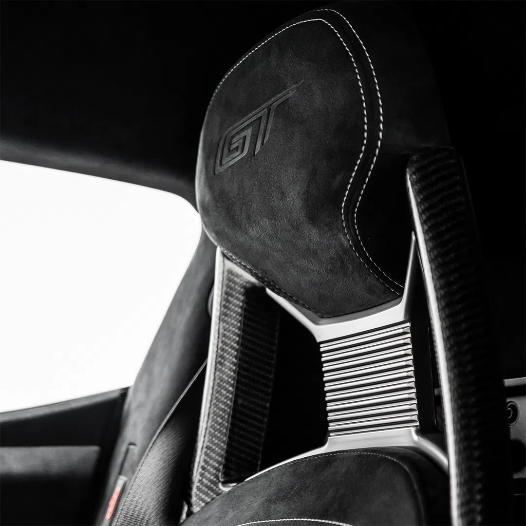 2022 FORD GT interior