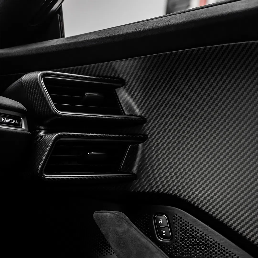 2022 FORD GT interior