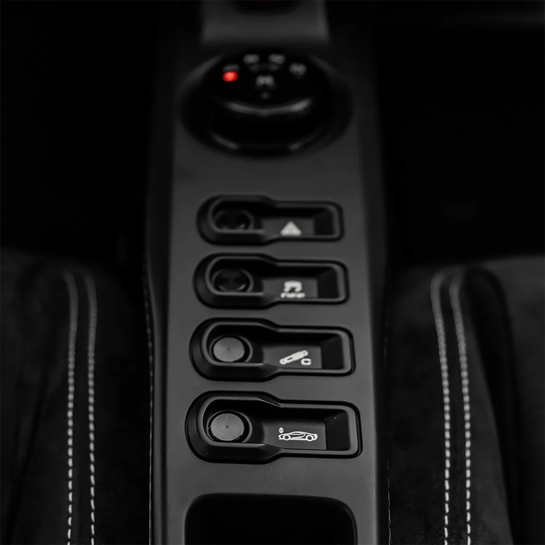 2022 FORD GT interior, center console