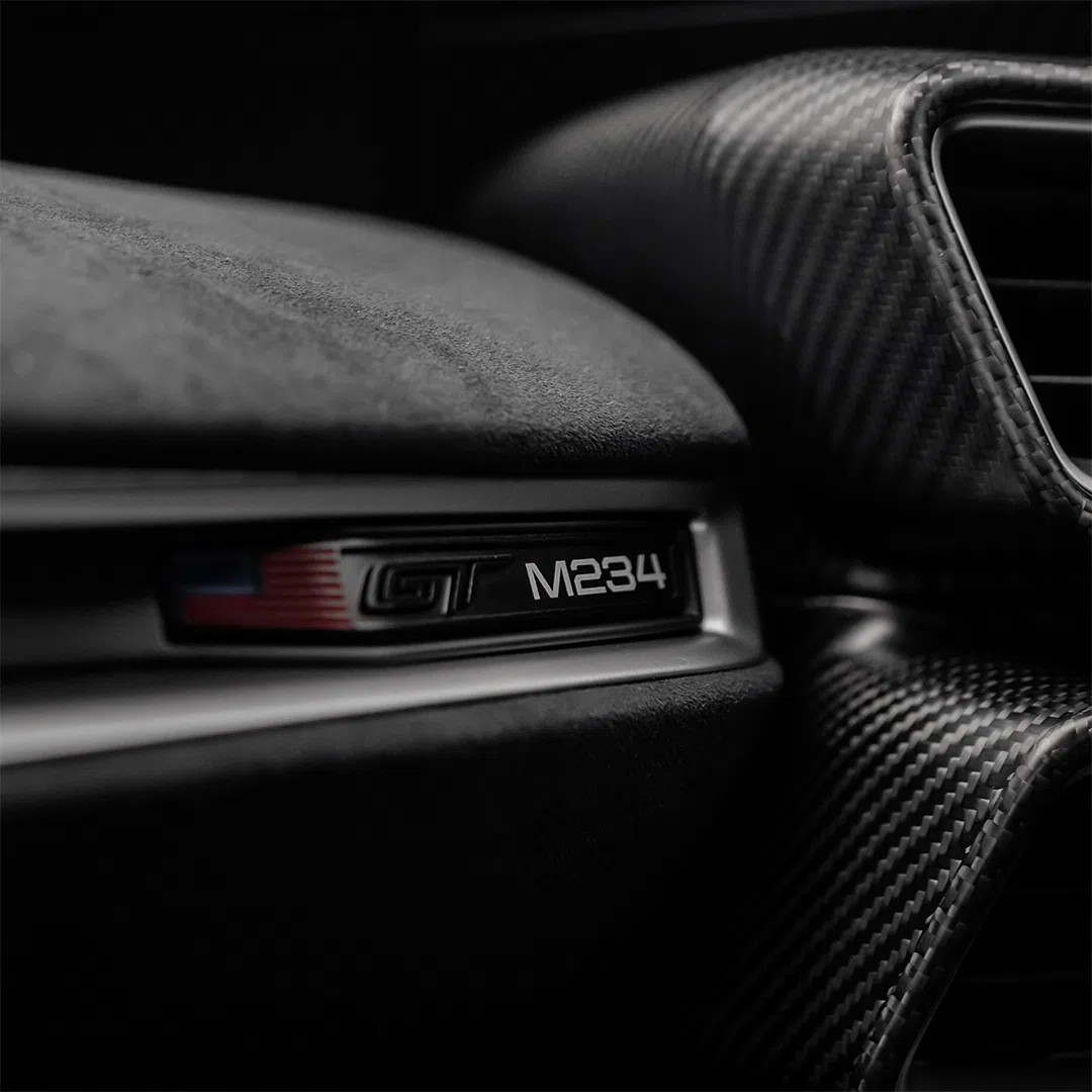 2022 FORD GT interior, center console