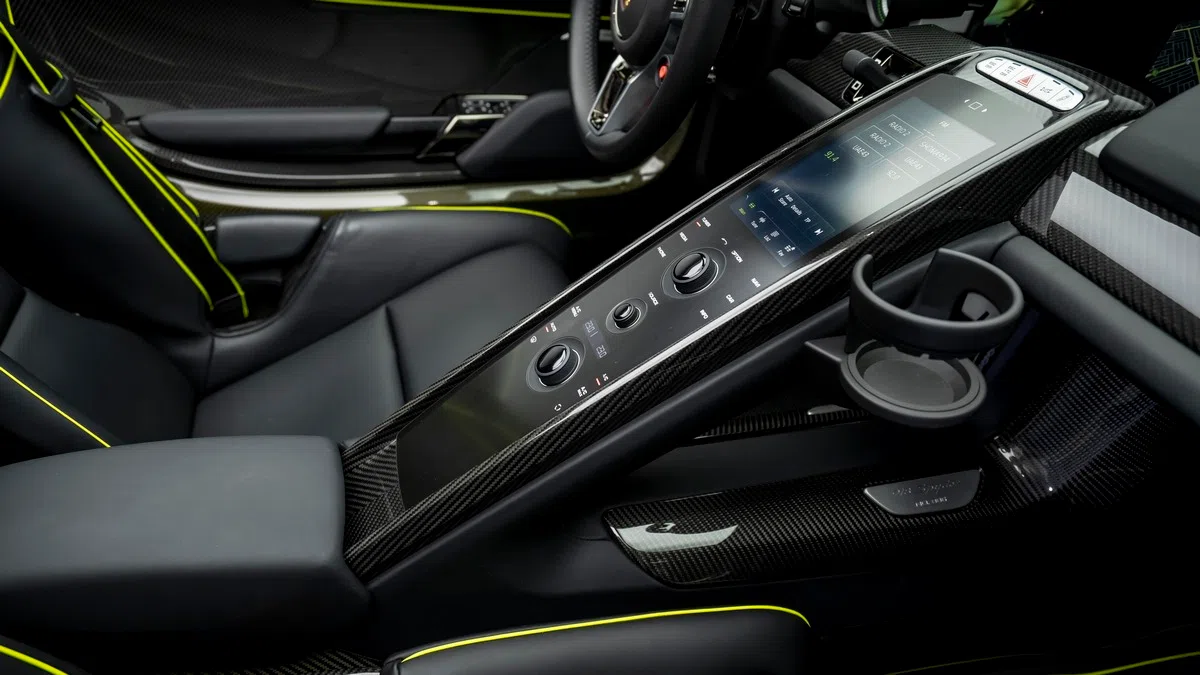 2015 Porsche 918 Spyder interior