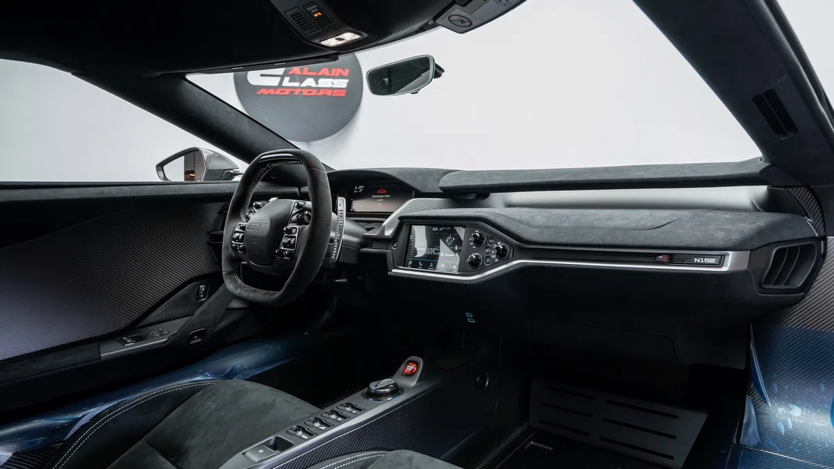 2022 Ford GT Carbon Series interior, dashboard, Black