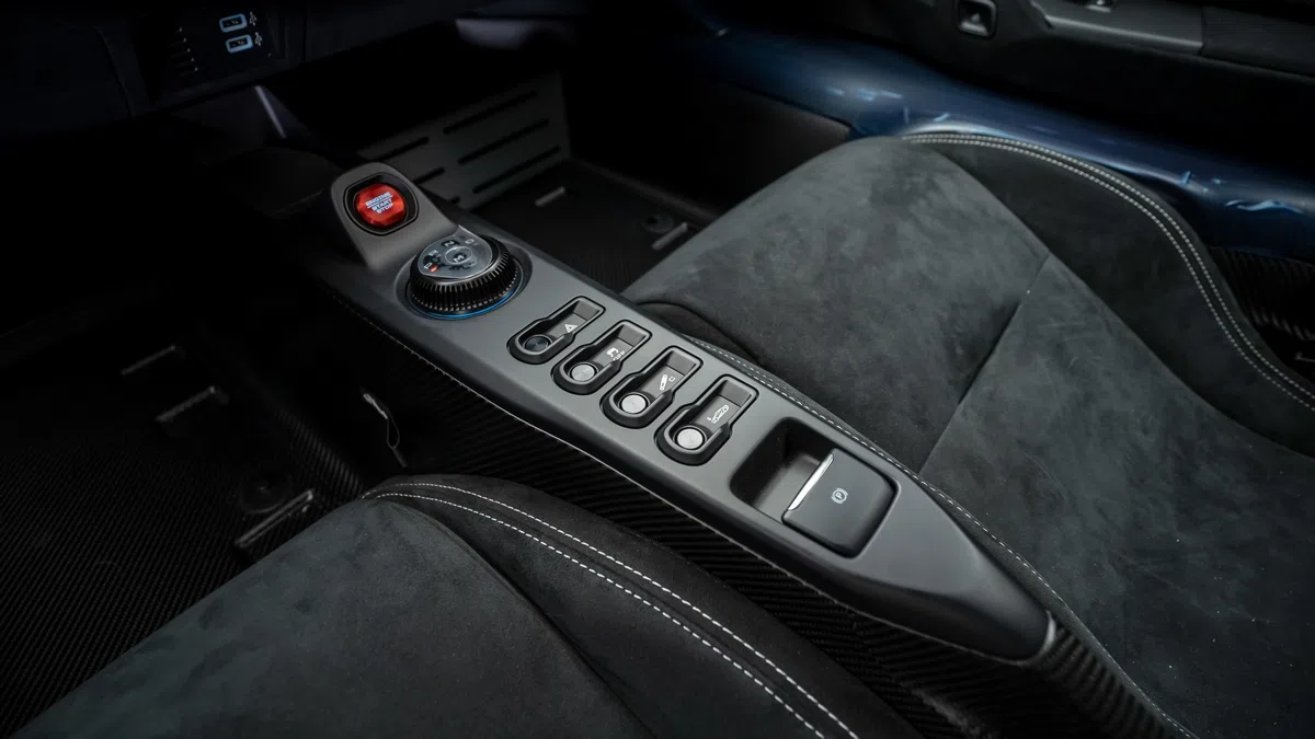 2022 Ford GT Carbon Series interior, center console, Black