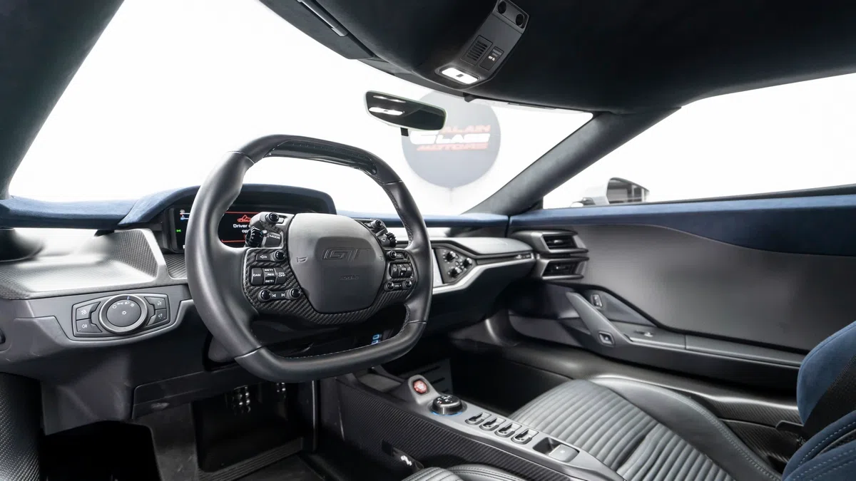 2020 Ford GT interior, dashboard, Black/Blue