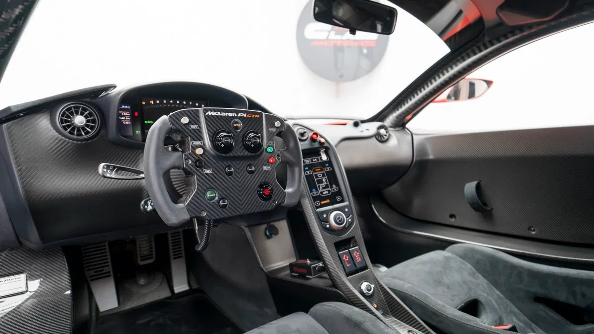 2015 McLaren P1 GTR, 7/24