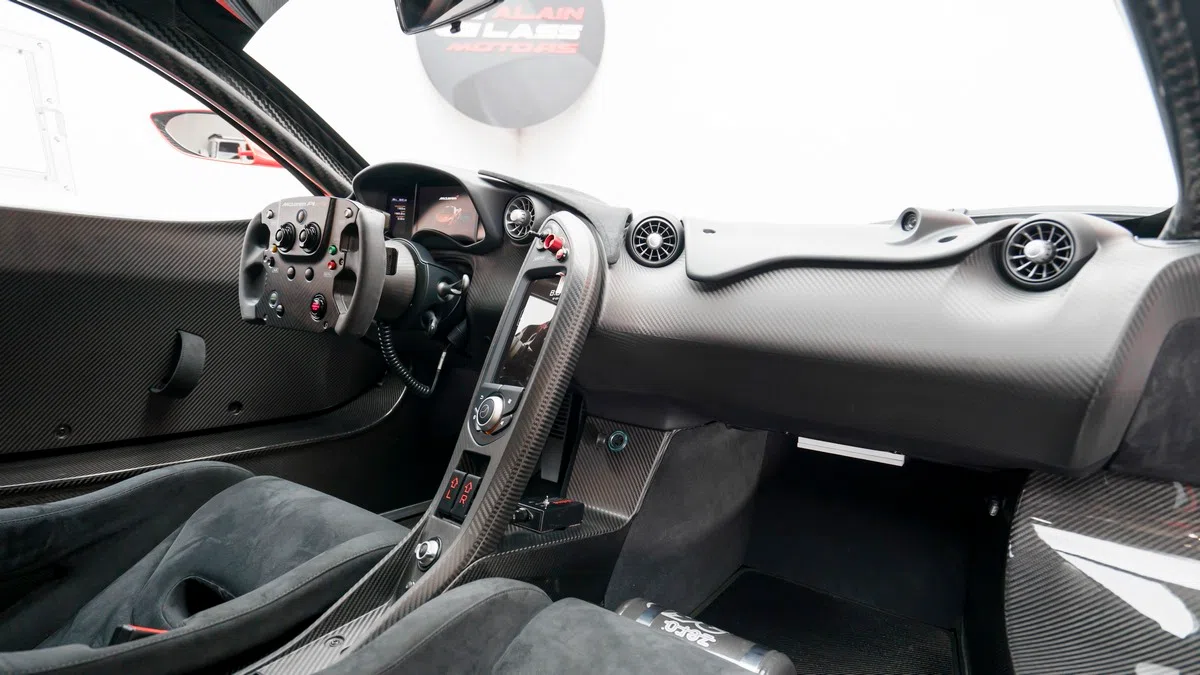 2015 McLaren P1 GTR interior, dashboard