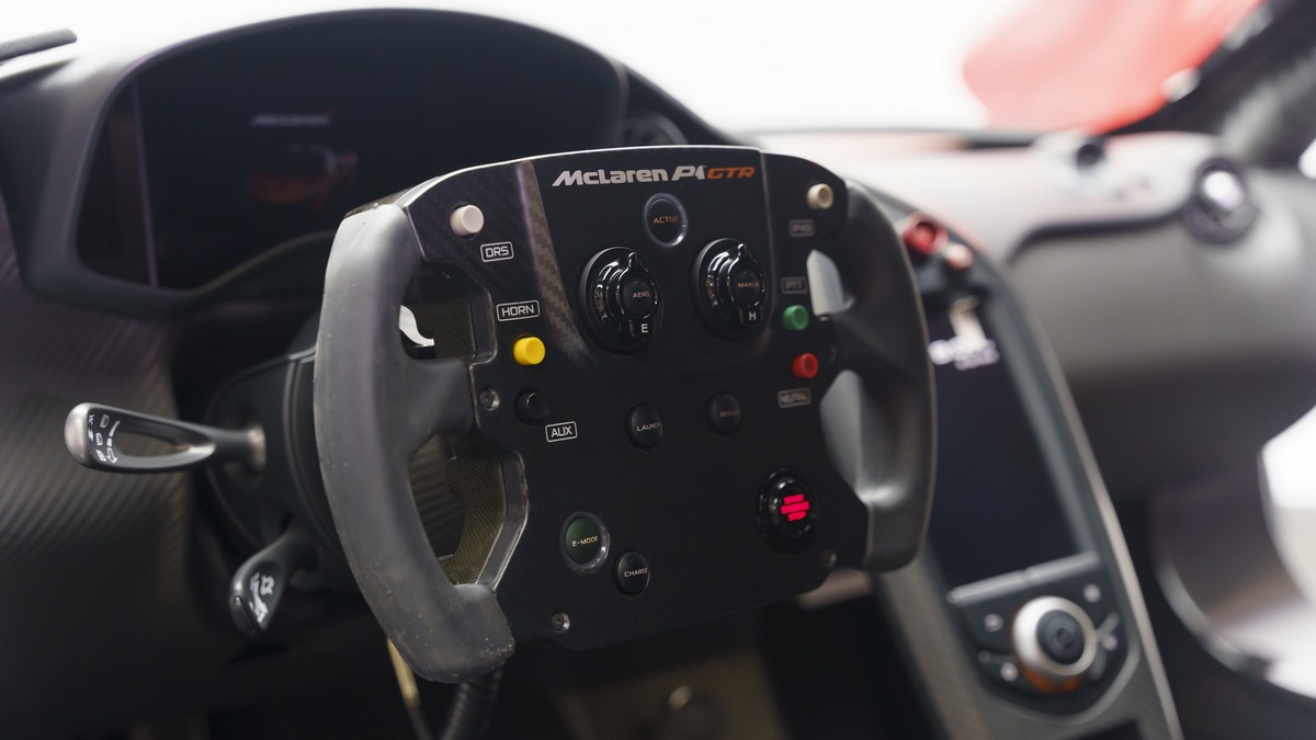 2015 McLaren P1 GTR, 7/24