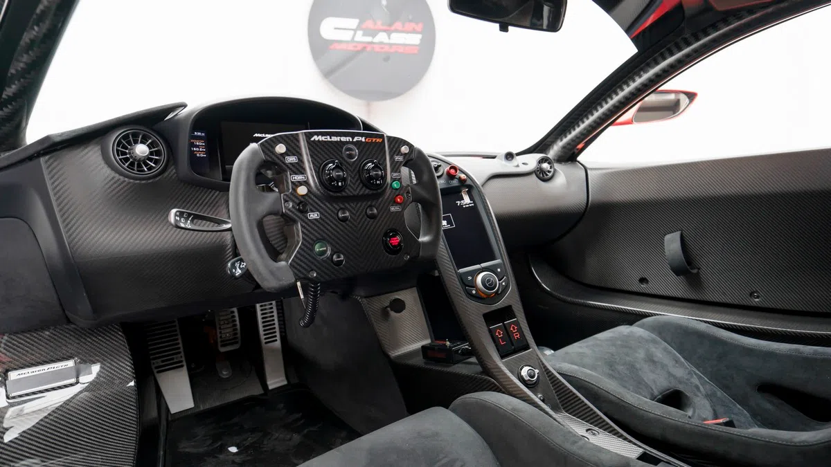 2015 McLaren P1 GTR interior, dashboard