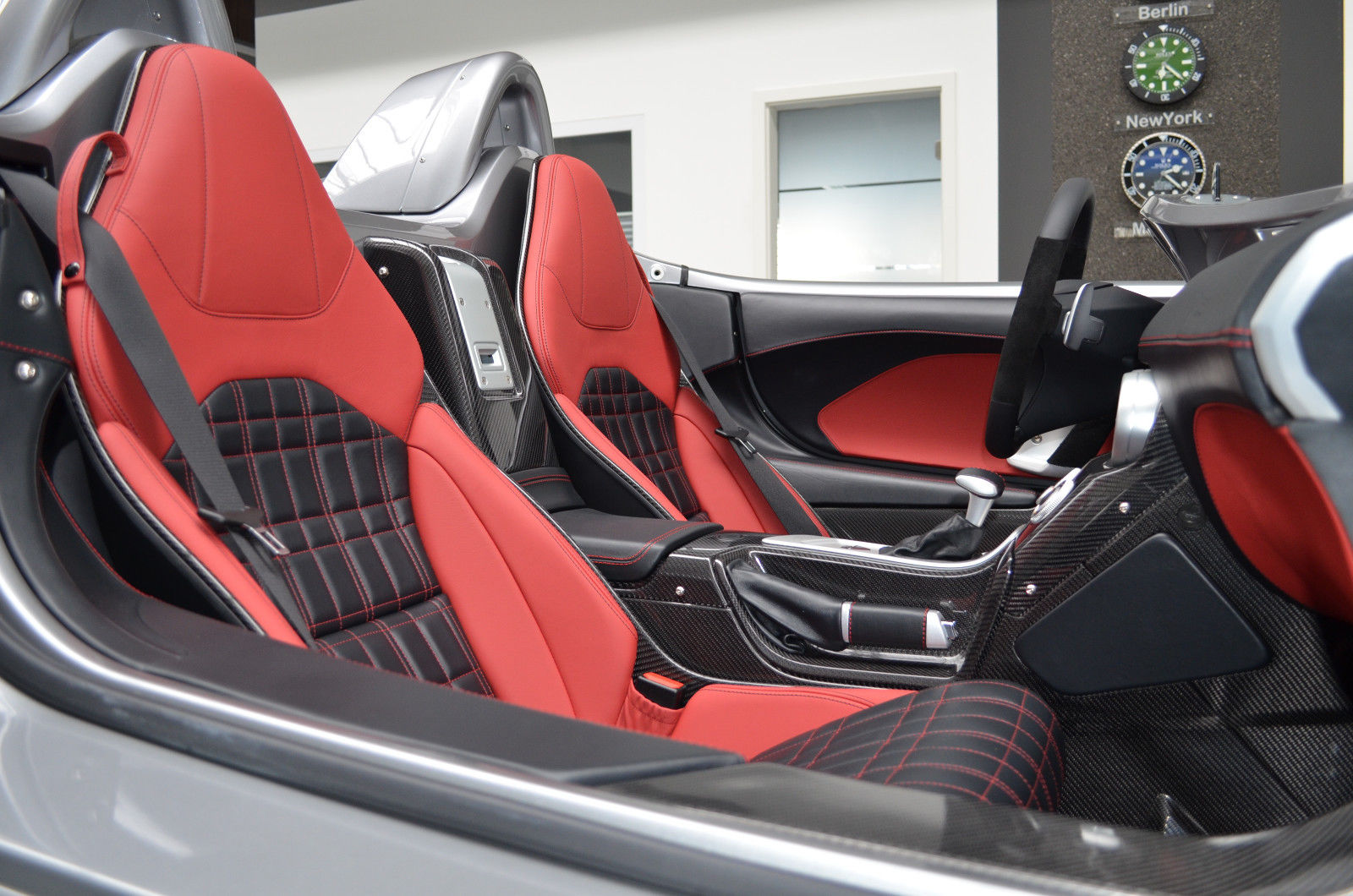 2010 Mercedes-Benz SLR McLaren Stirling Moss, 16/18