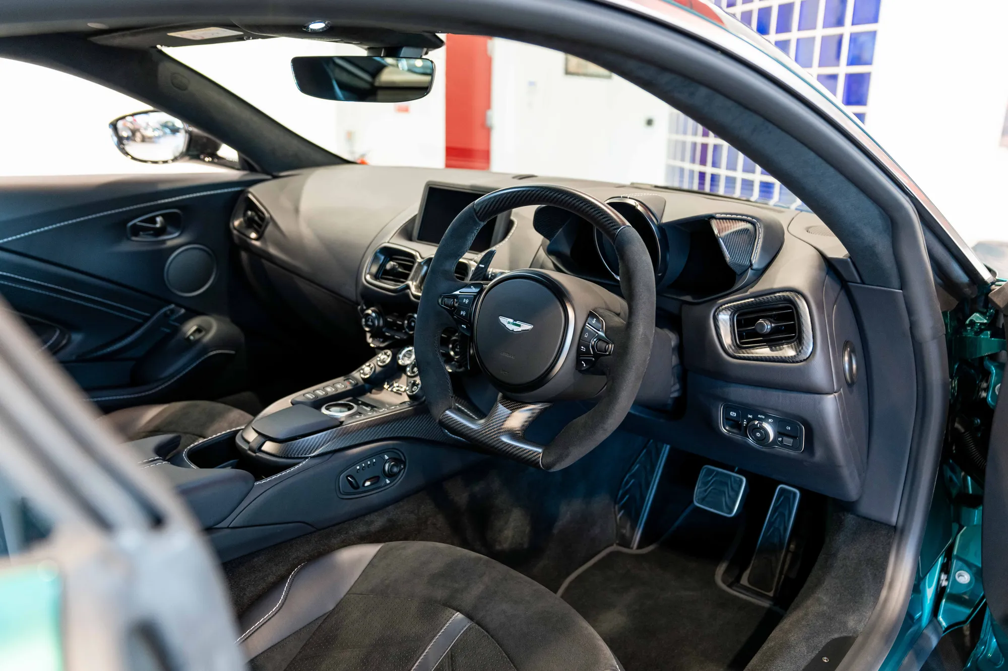 2022 ASTON MARTIN V12 VANTAGE, 15/17