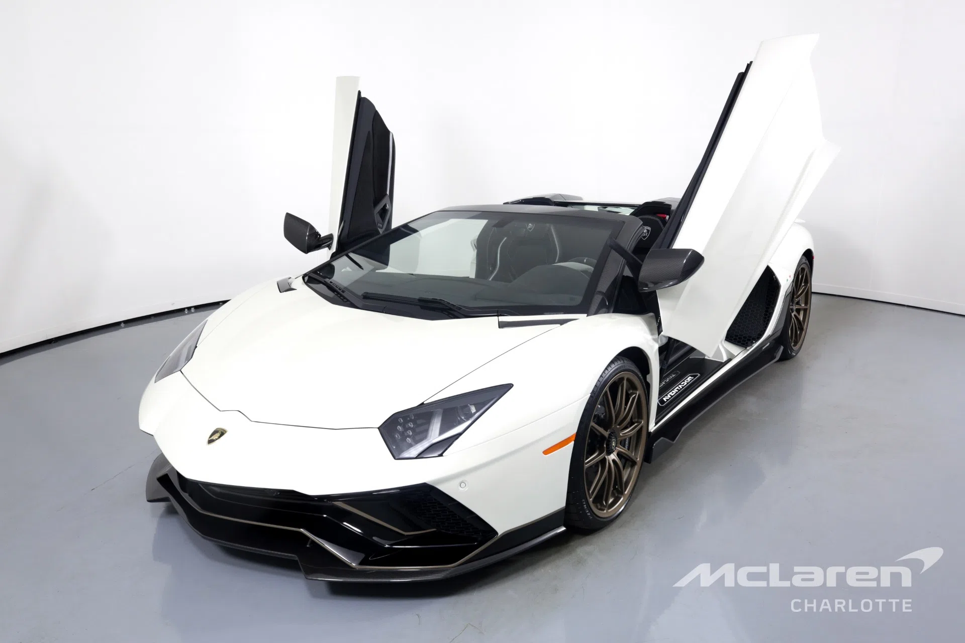 2022 LAMBORGHINI Aventador LP 780-4 Ultimae Roadster for sale, front three-quarter view, Balloon White Pearl