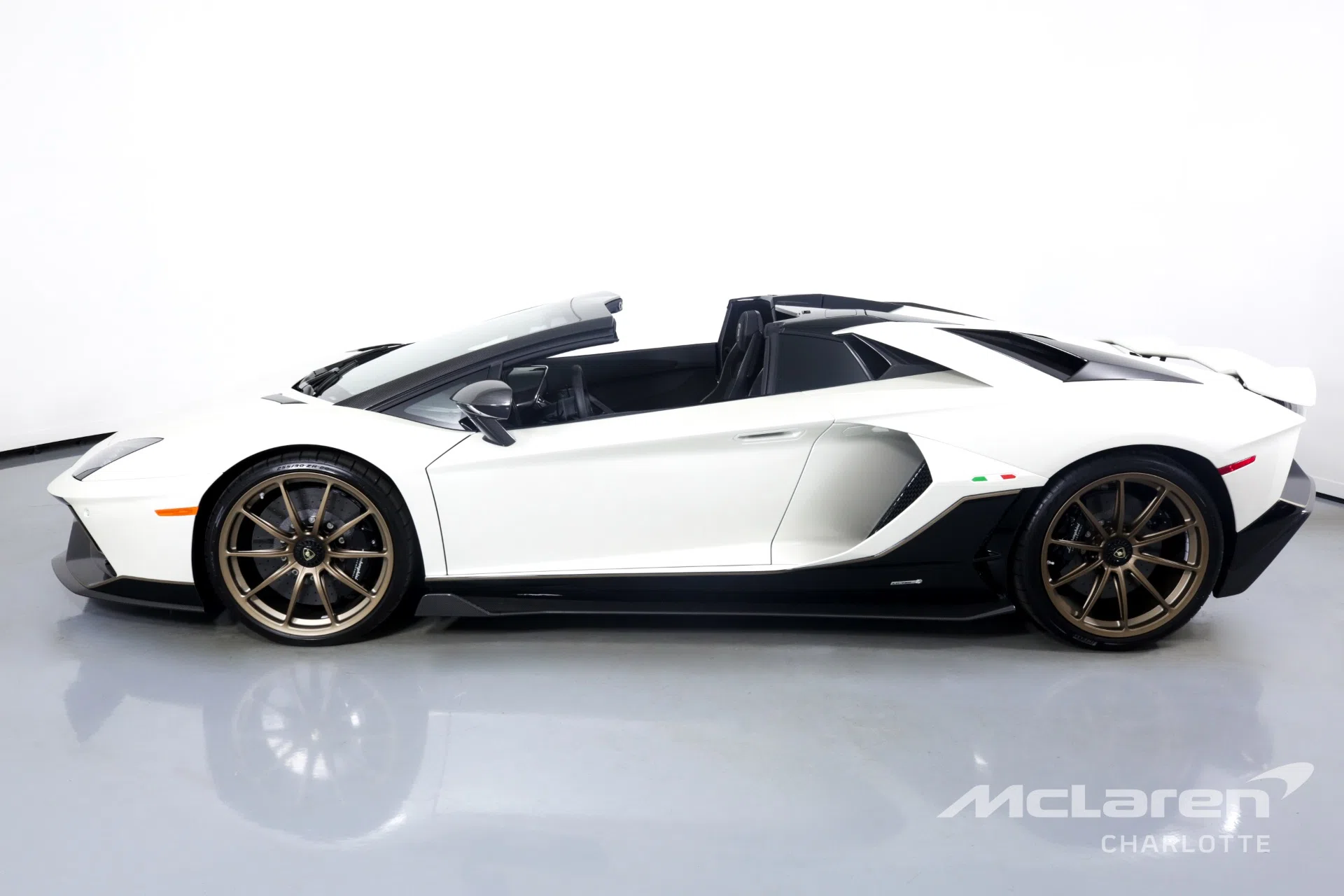 2022 LAMBORGHINI Aventador LP 780-4 Ultimae Roadster for sale, exterior, Balloon White Pearl