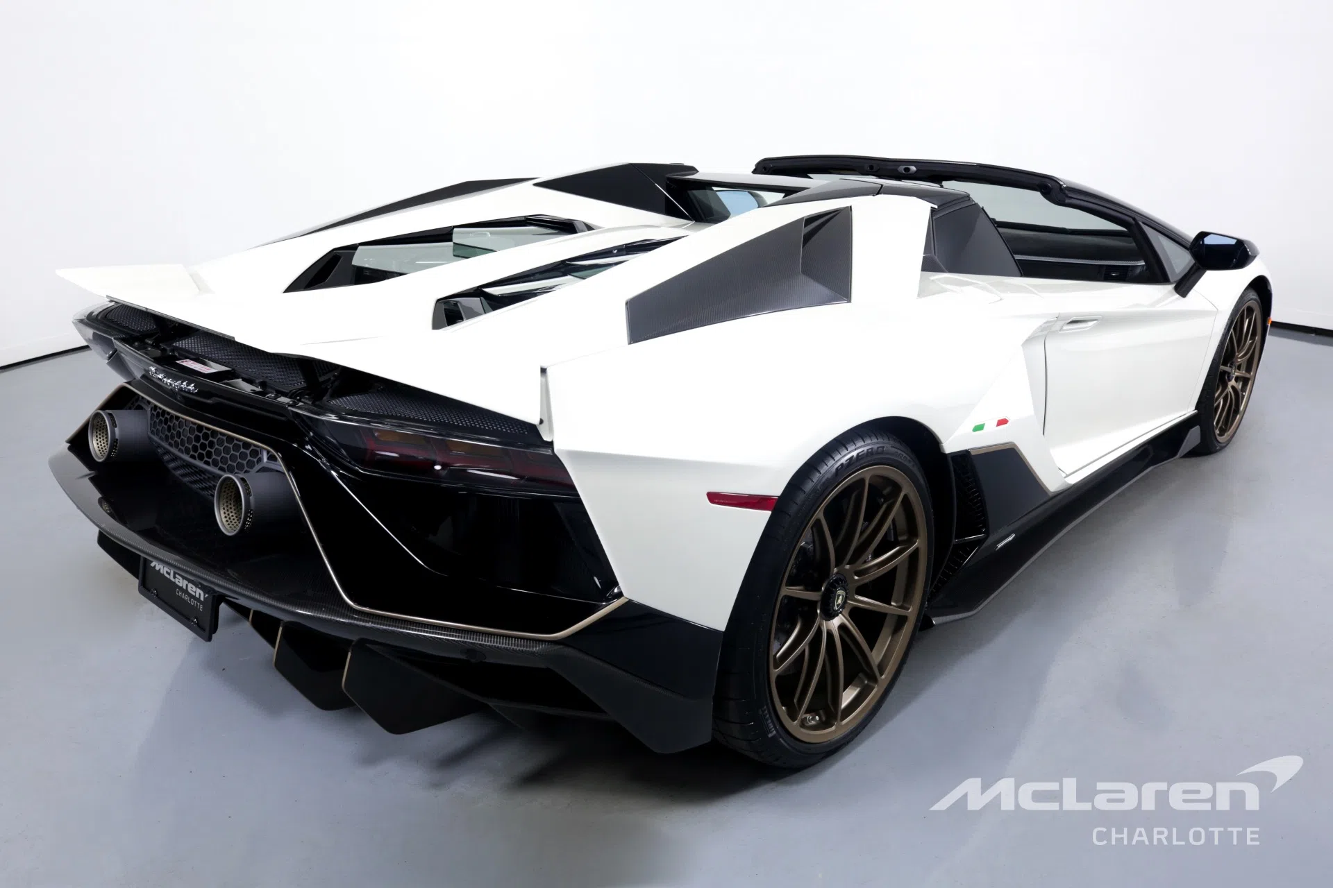 2022 LAMBORGHINI Aventador LP 780-4 Ultimae Roadster for sale, exterior, Balloon White Pearl