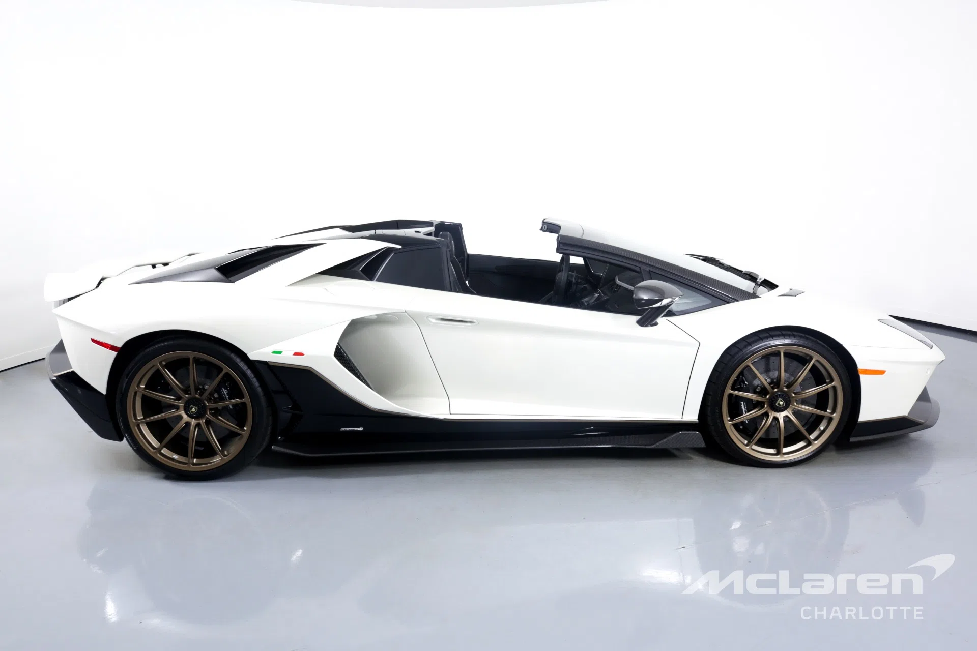 2022 LAMBORGHINI Aventador LP 780-4 Ultimae Roadster for sale, exterior, Balloon White Pearl