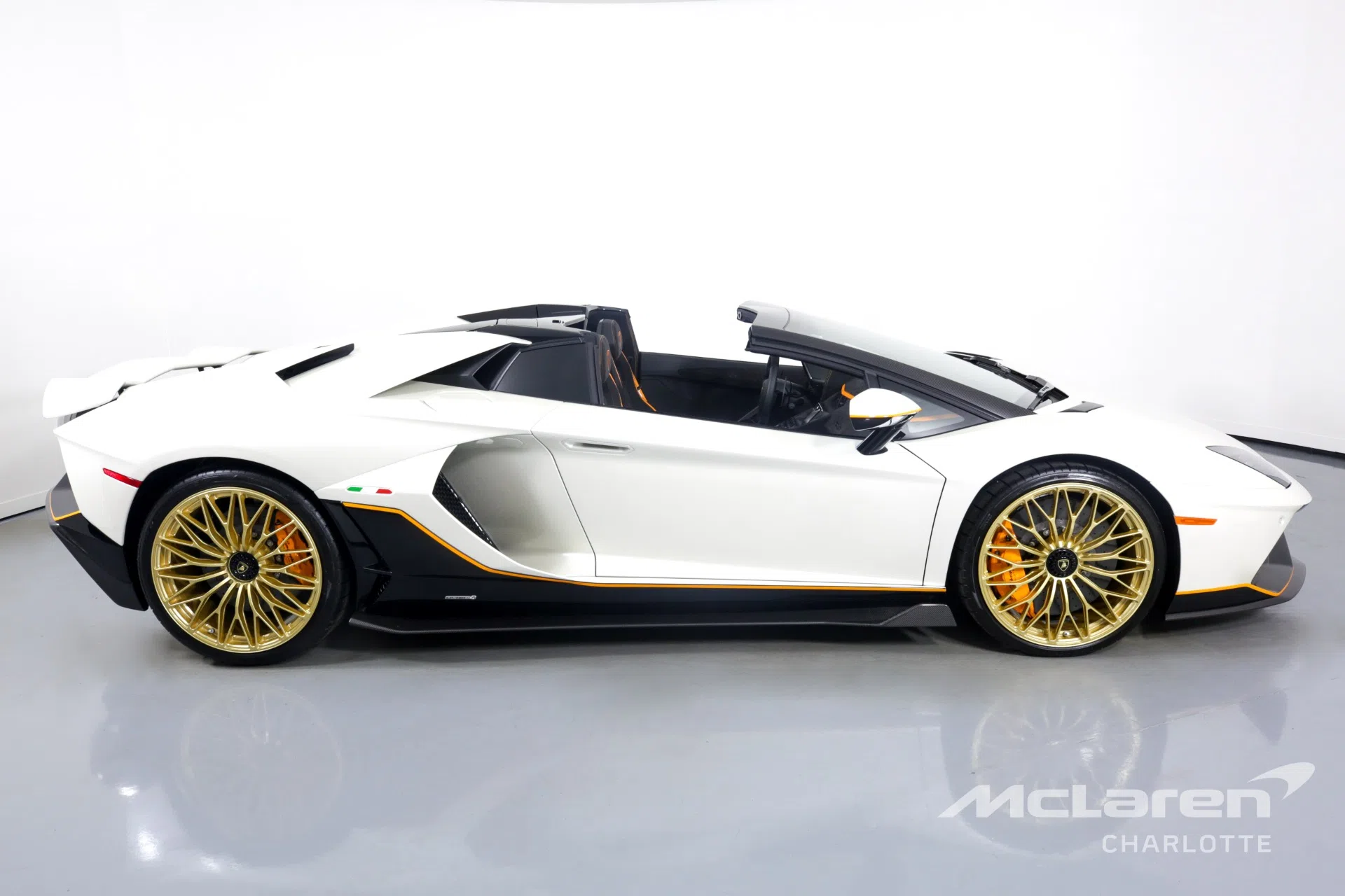 2022 Lamborghini Aventador LP 780-4 Ultimae Roadster for sale, exterior, Balloon White Pearl