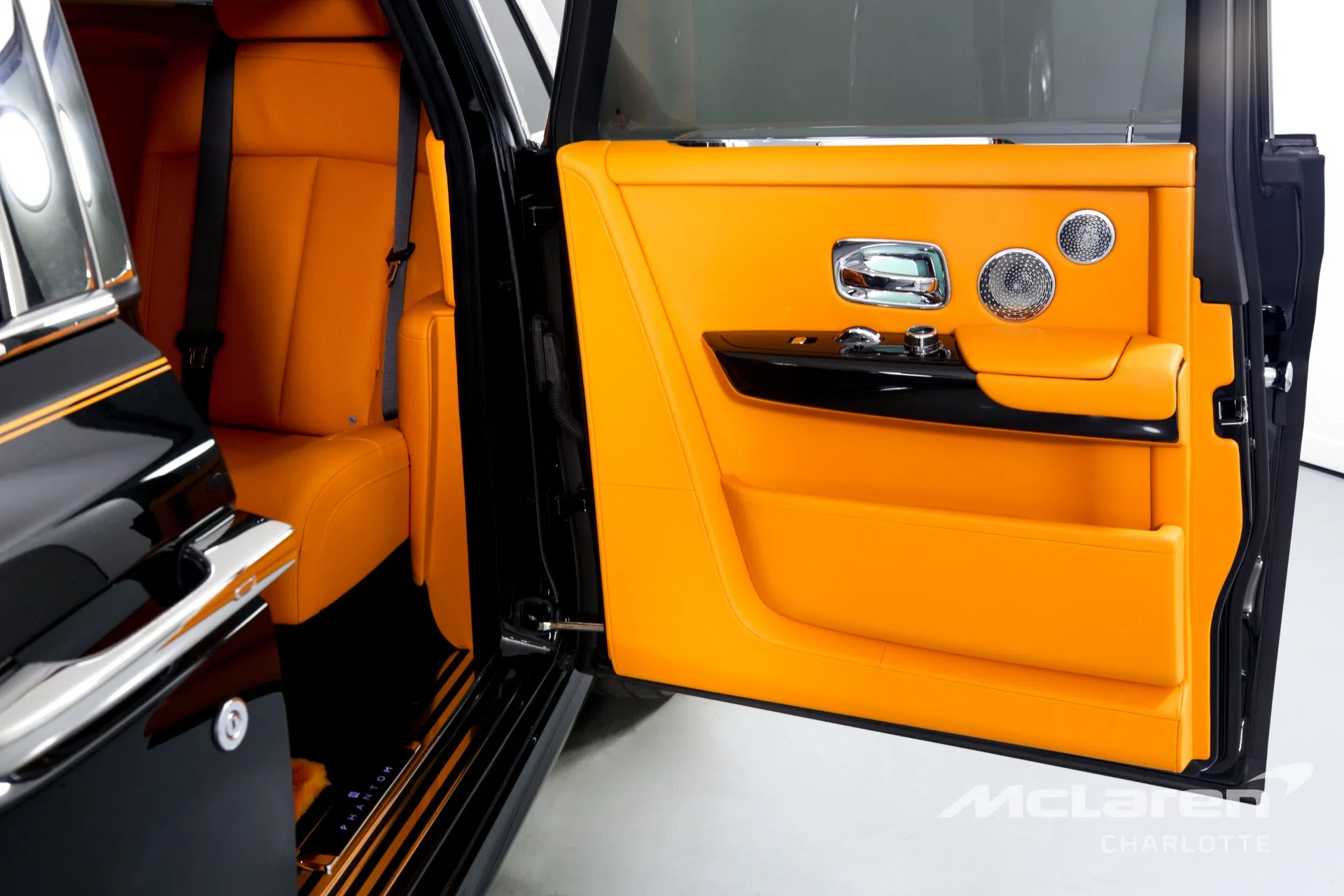 2021 Rolls-Royce Phantom interior, door panel, Mandarin/Black