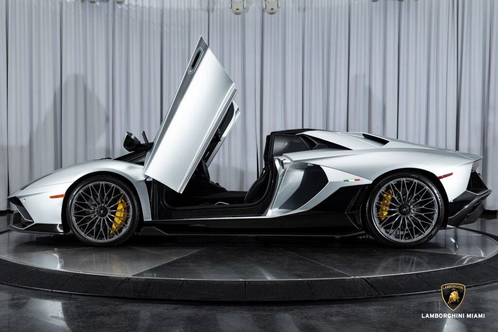 2022 Lamborghini Aventador Ultimae Roadster