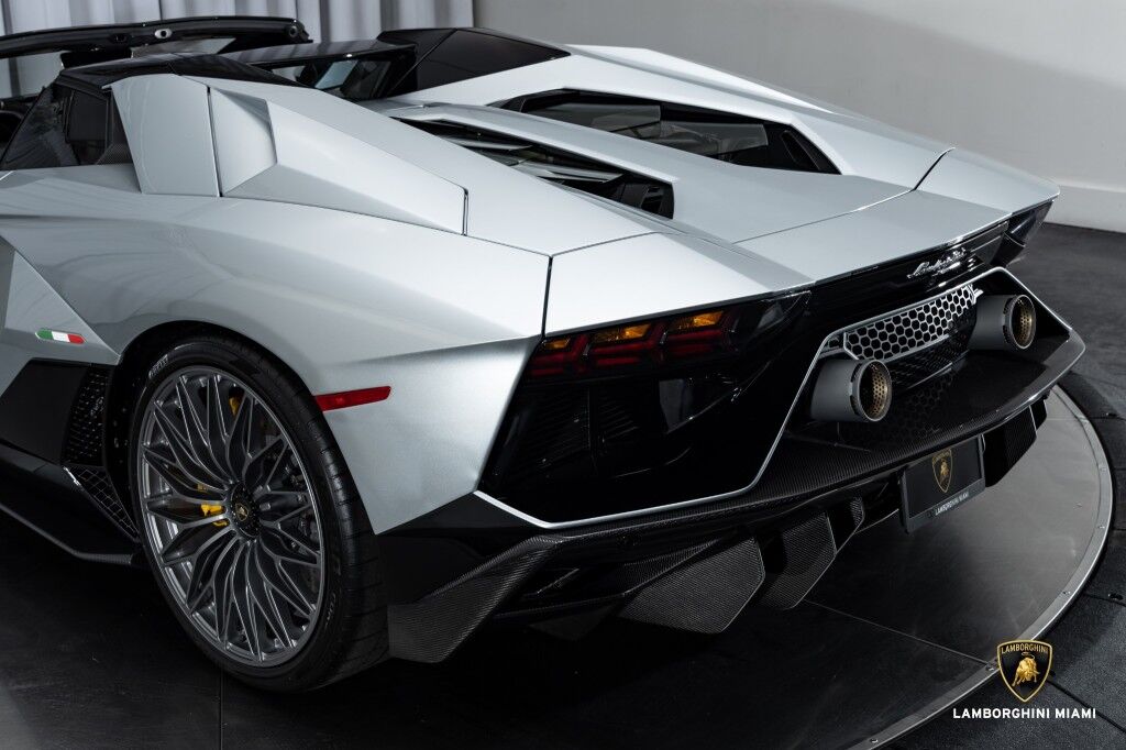 2022 Lamborghini Aventador Ultimae Roadster, 13/20