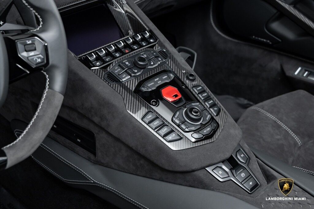 2022 Lamborghini Aventador Ultimae Roadster, 19/20